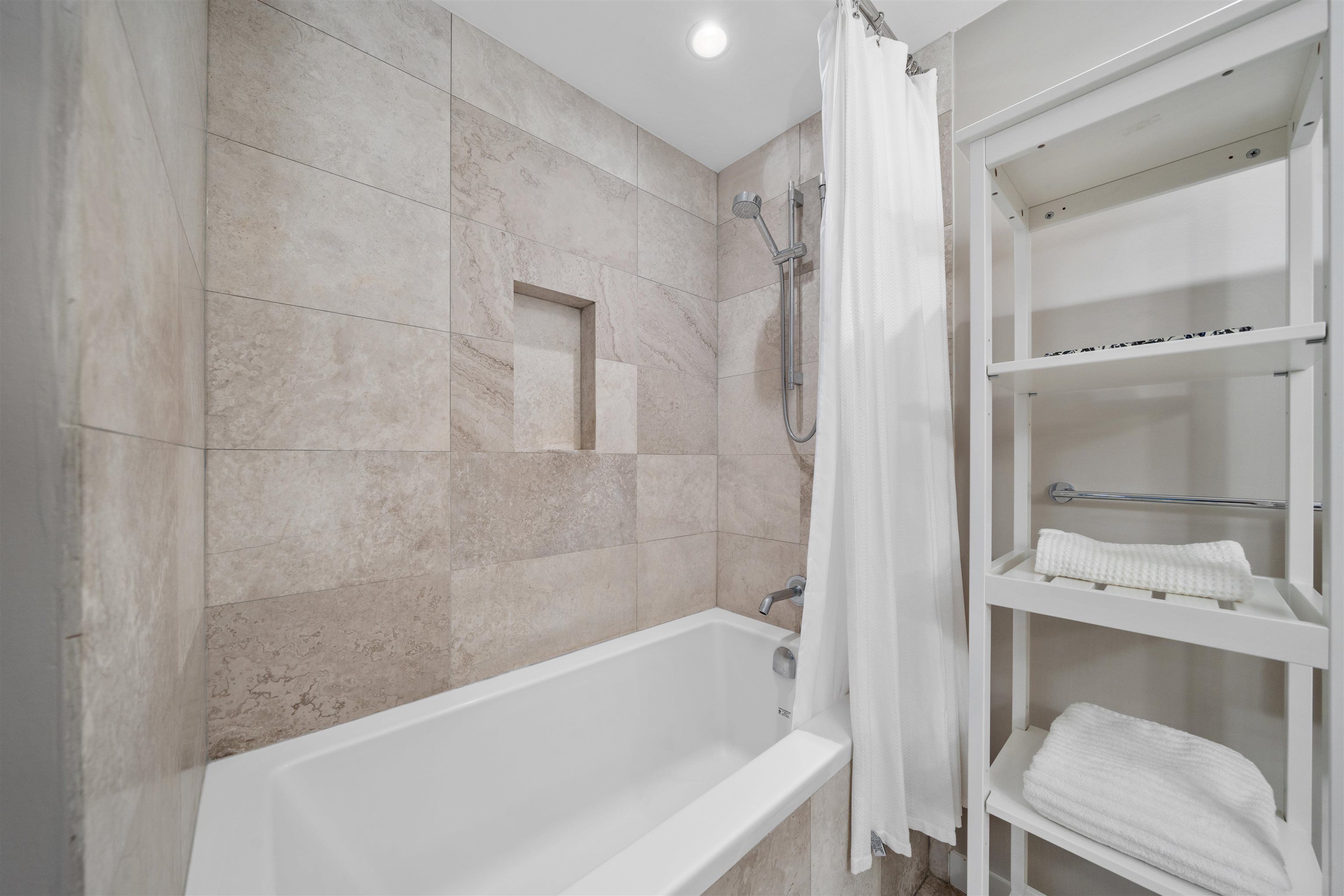 Listing image of 901 112 E 13 STREET