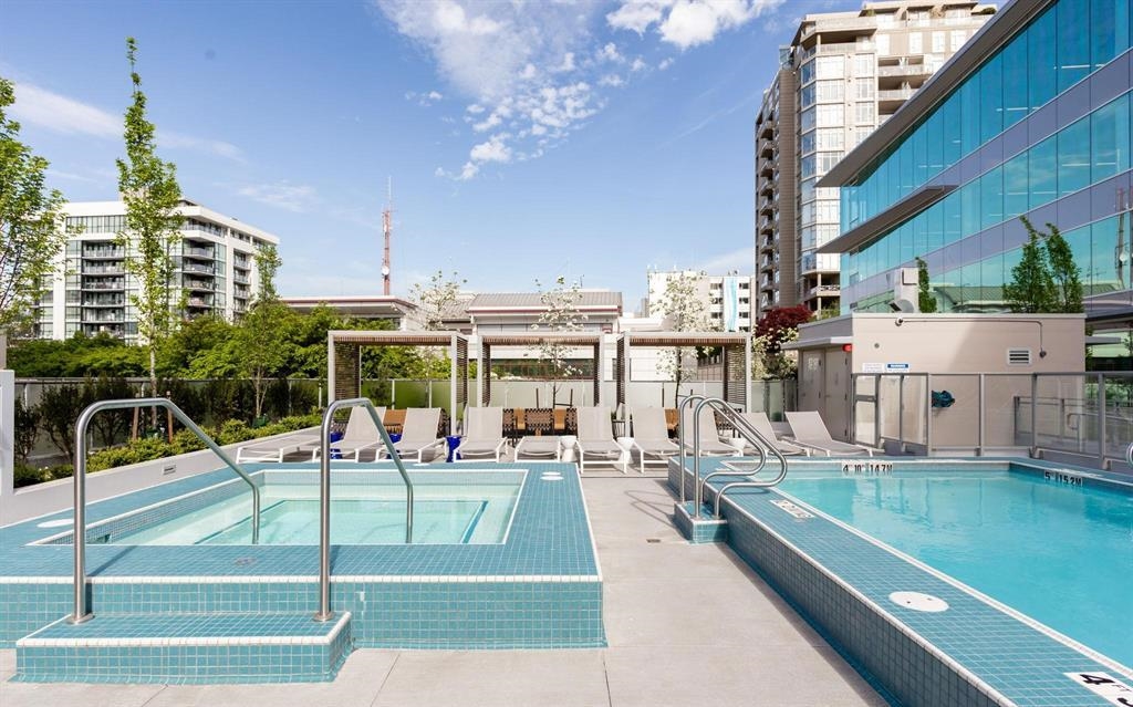 Listing image of 901 112 E 13 STREET