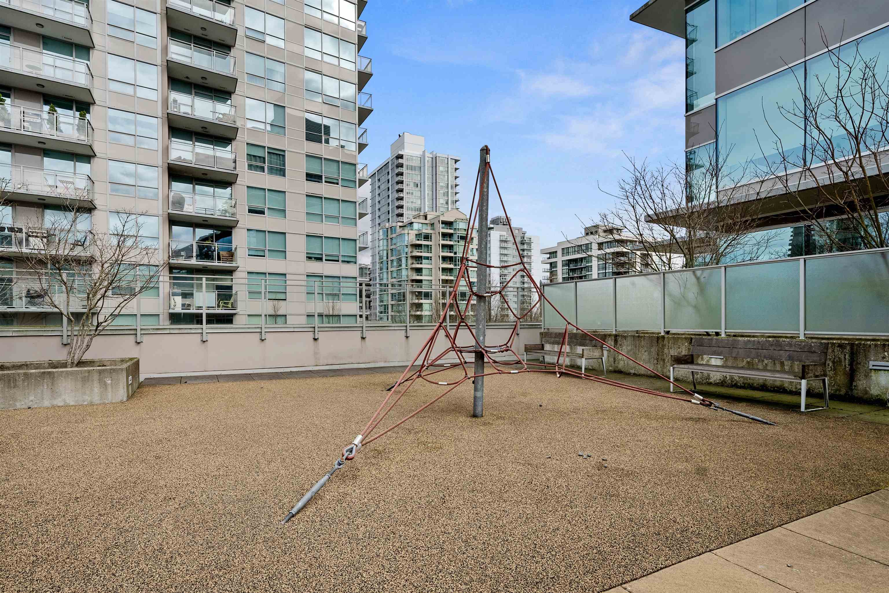 Listing image of 901 112 E 13 STREET