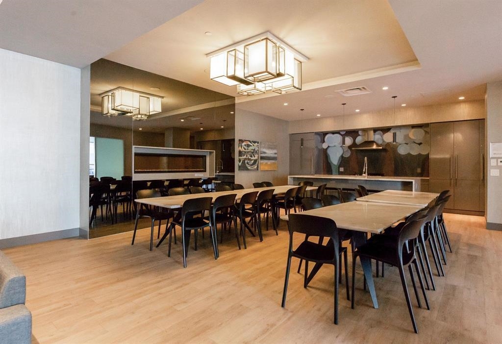 Listing image of 901 112 E 13 STREET