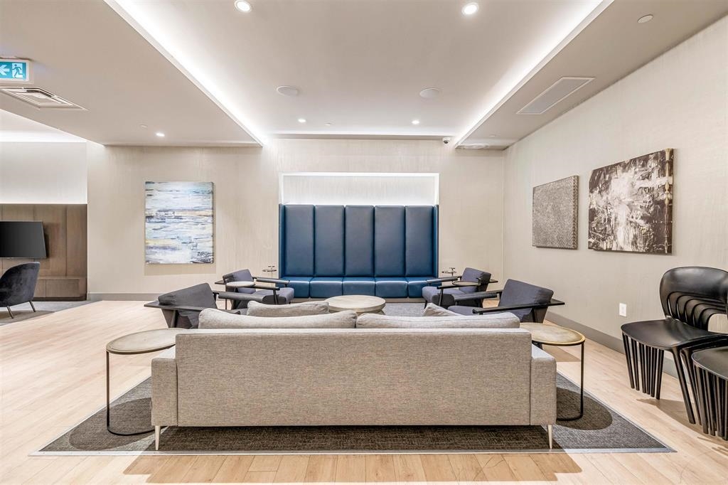 Listing image of 901 112 E 13 STREET