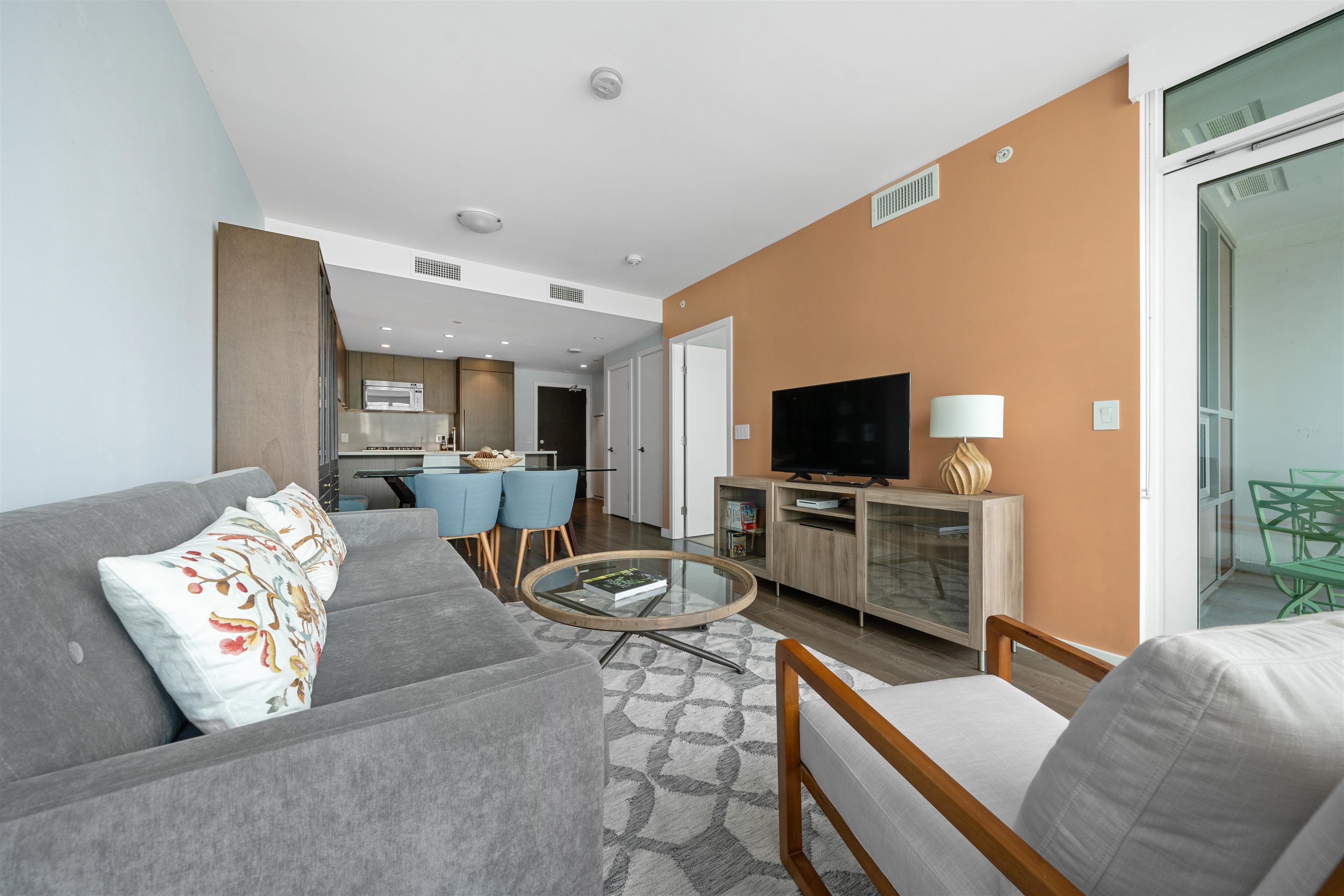 Listing image of 901 112 E 13 STREET