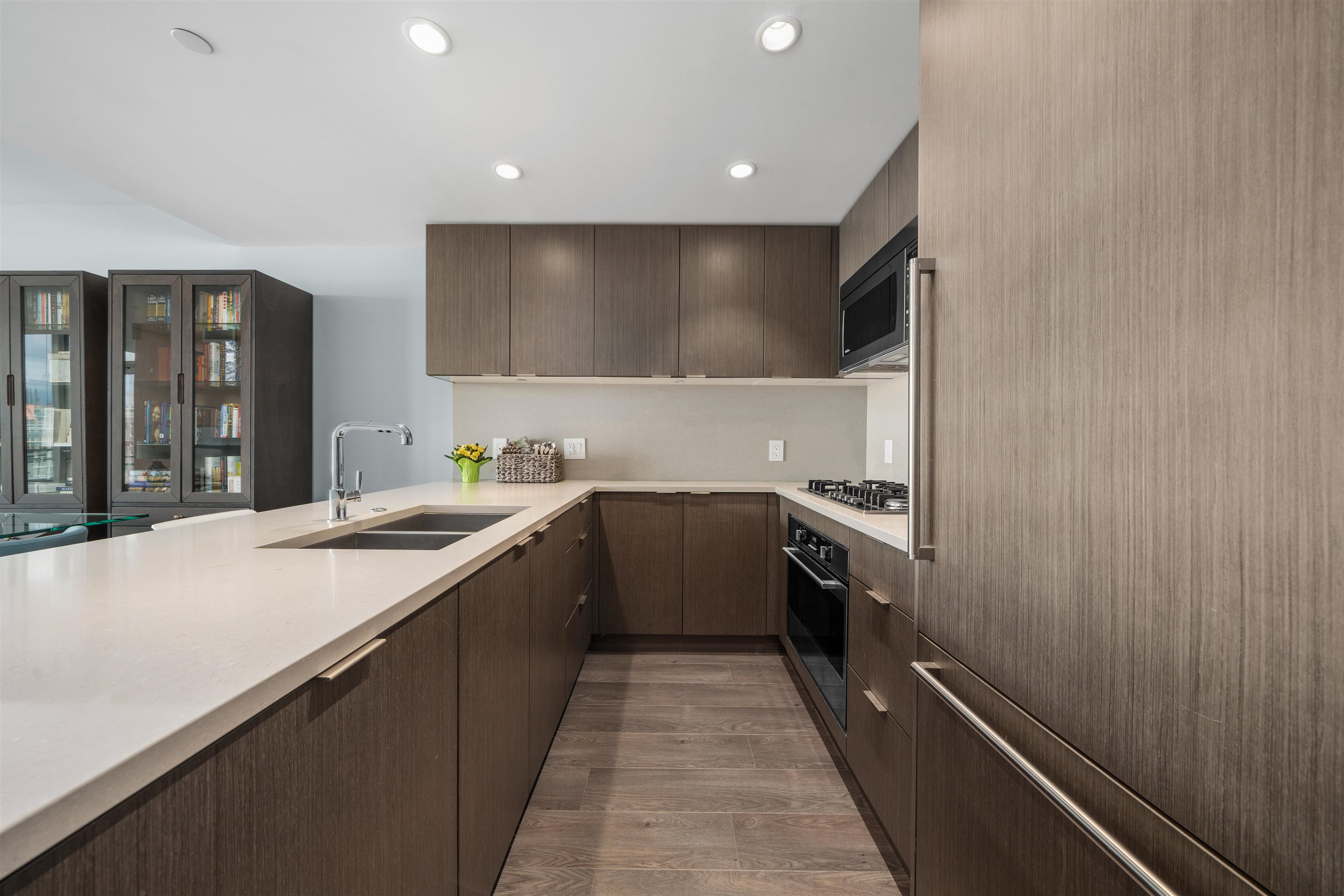 Listing image of 901 112 E 13 STREET