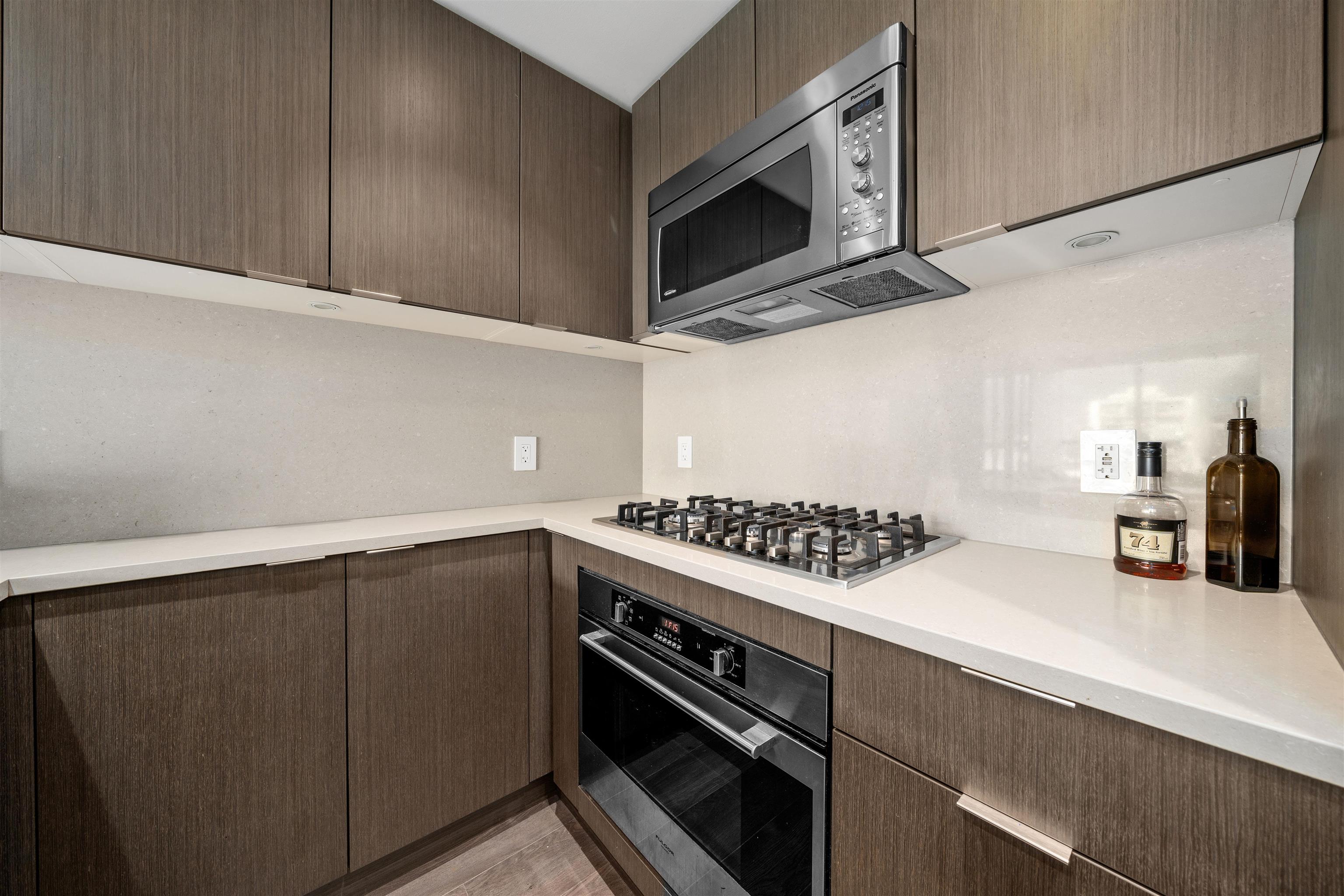 Listing image of 901 112 E 13 STREET