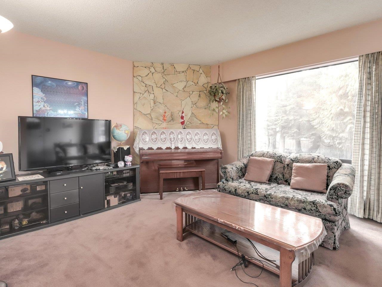 Listing image of 2027 KIRKSTONE ROAD