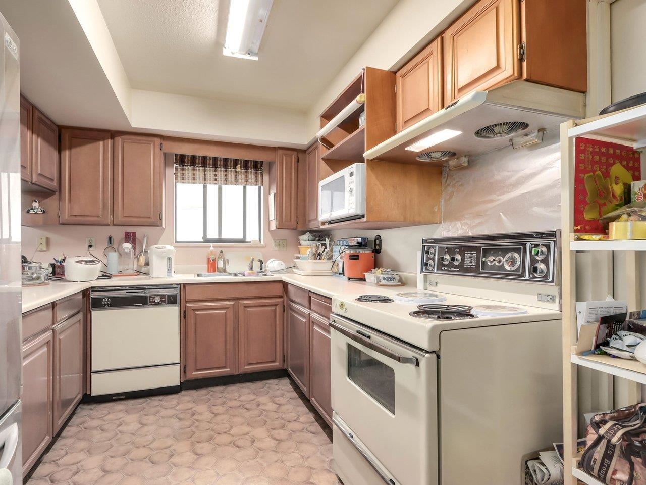 Listing image of 2027 KIRKSTONE ROAD