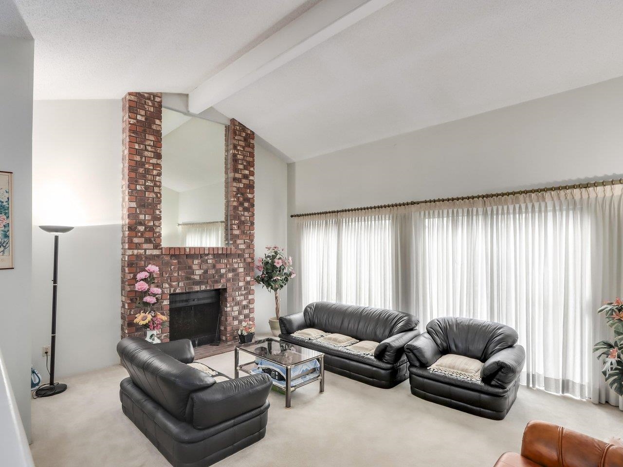 Listing image of 2027 KIRKSTONE ROAD