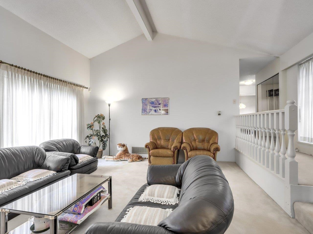 Listing image of 2027 KIRKSTONE ROAD