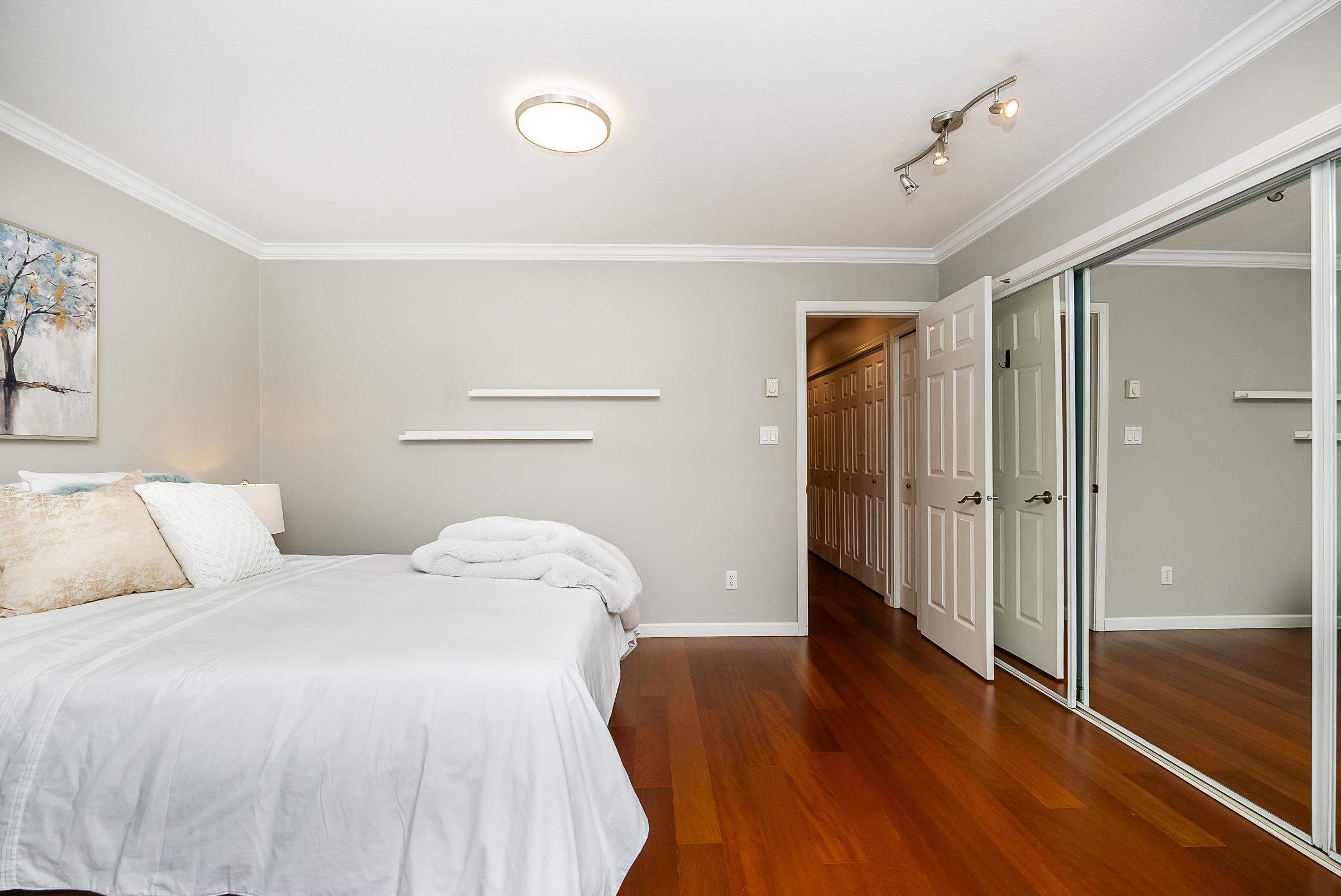 Listing image of 104 222 W 4TH STREET