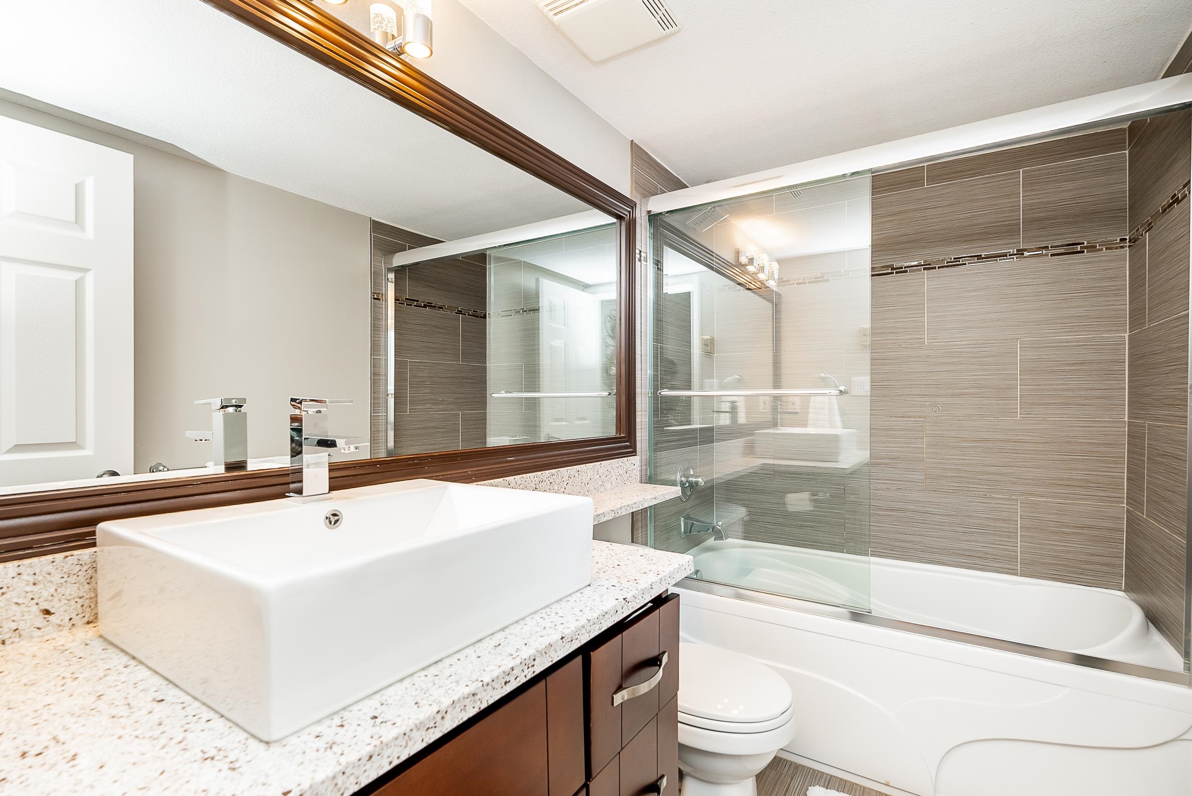 Listing image of 104 222 W 4TH STREET
