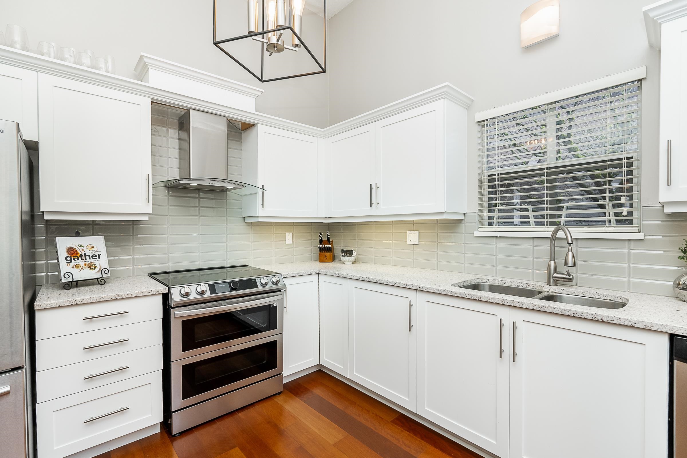 Listing image of 104 222 W 4TH STREET