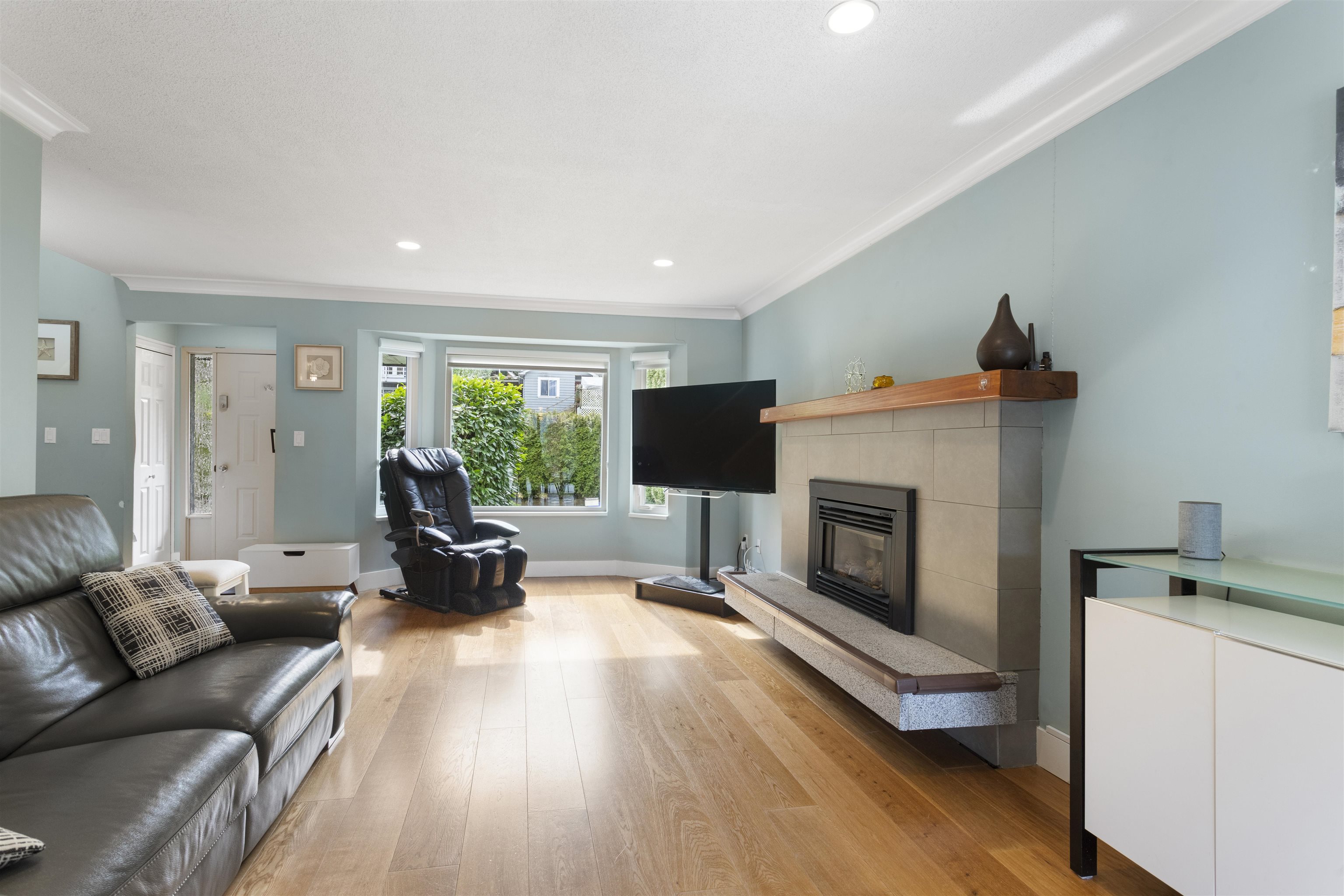 Listing image of 6389 CHATHAM STREET