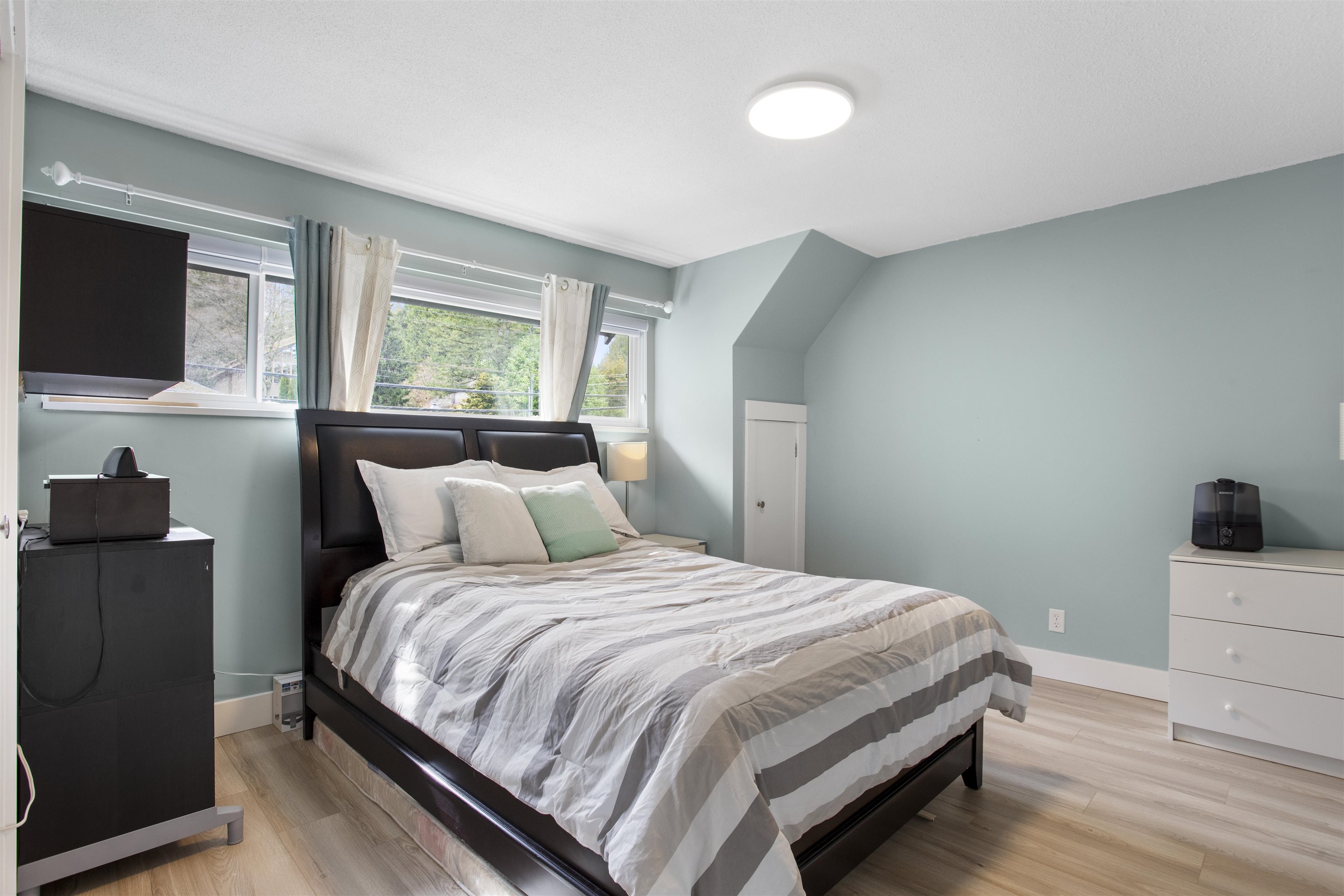 Listing image of 6389 CHATHAM STREET
