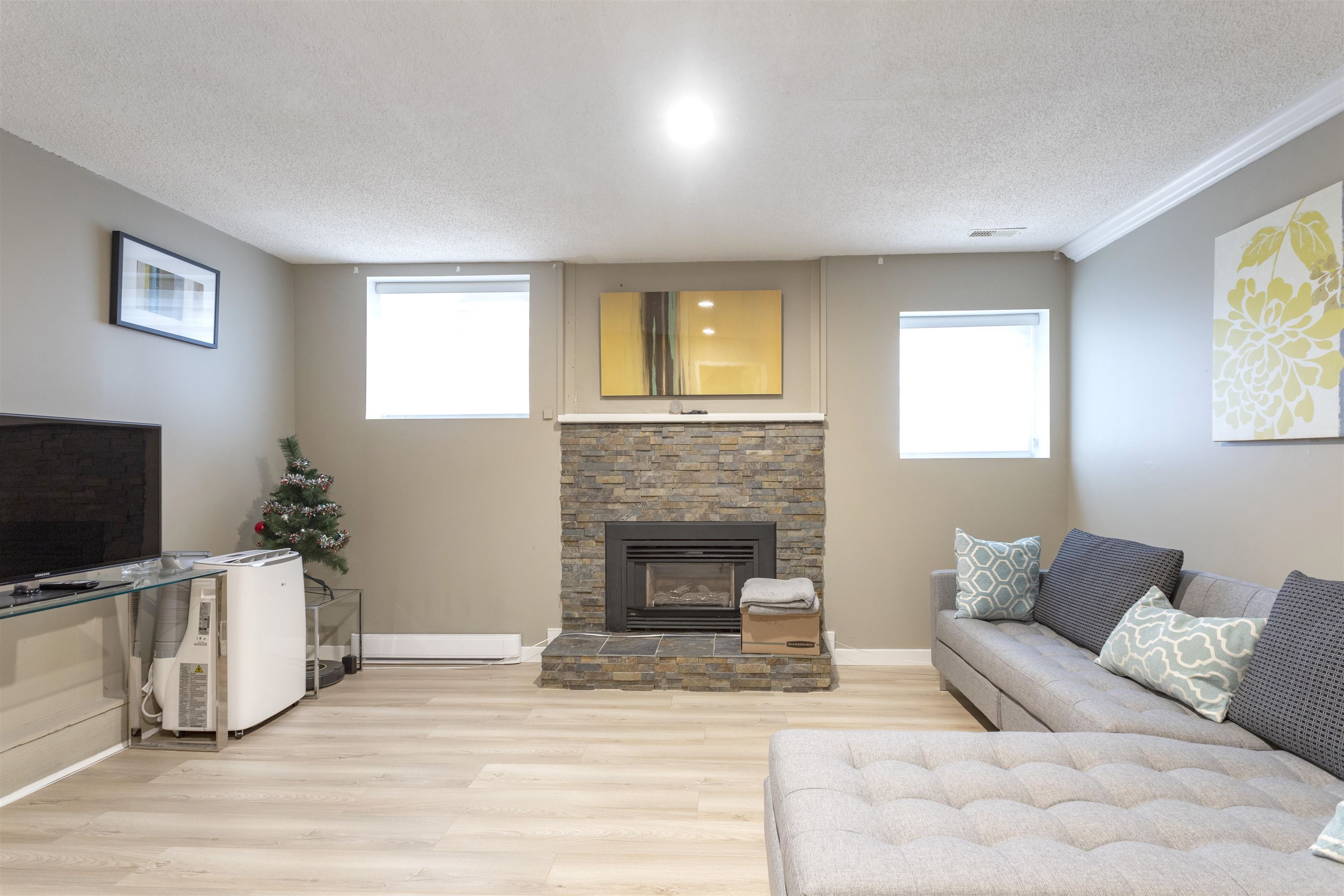 Listing image of 6389 CHATHAM STREET