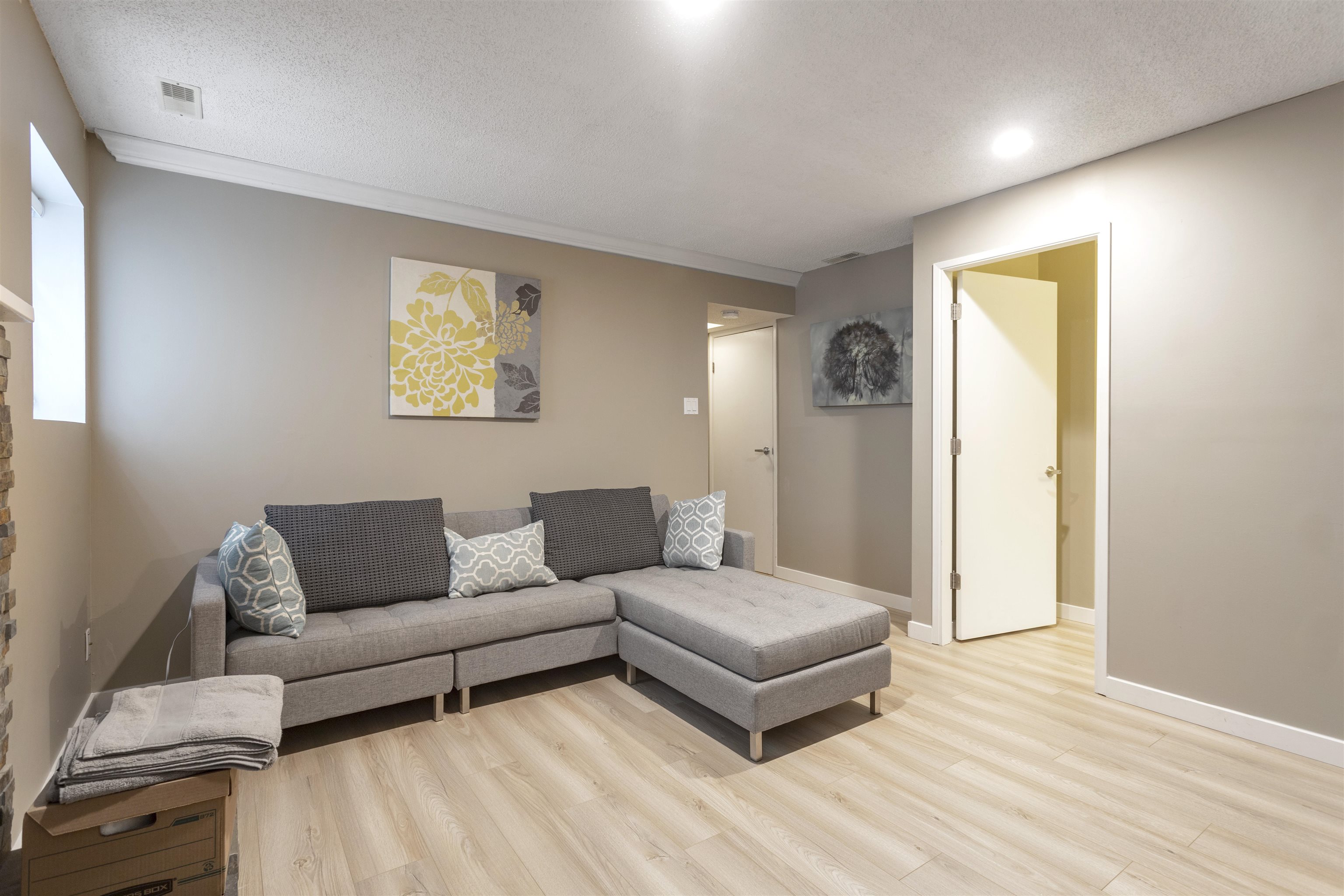 Listing image of 6389 CHATHAM STREET