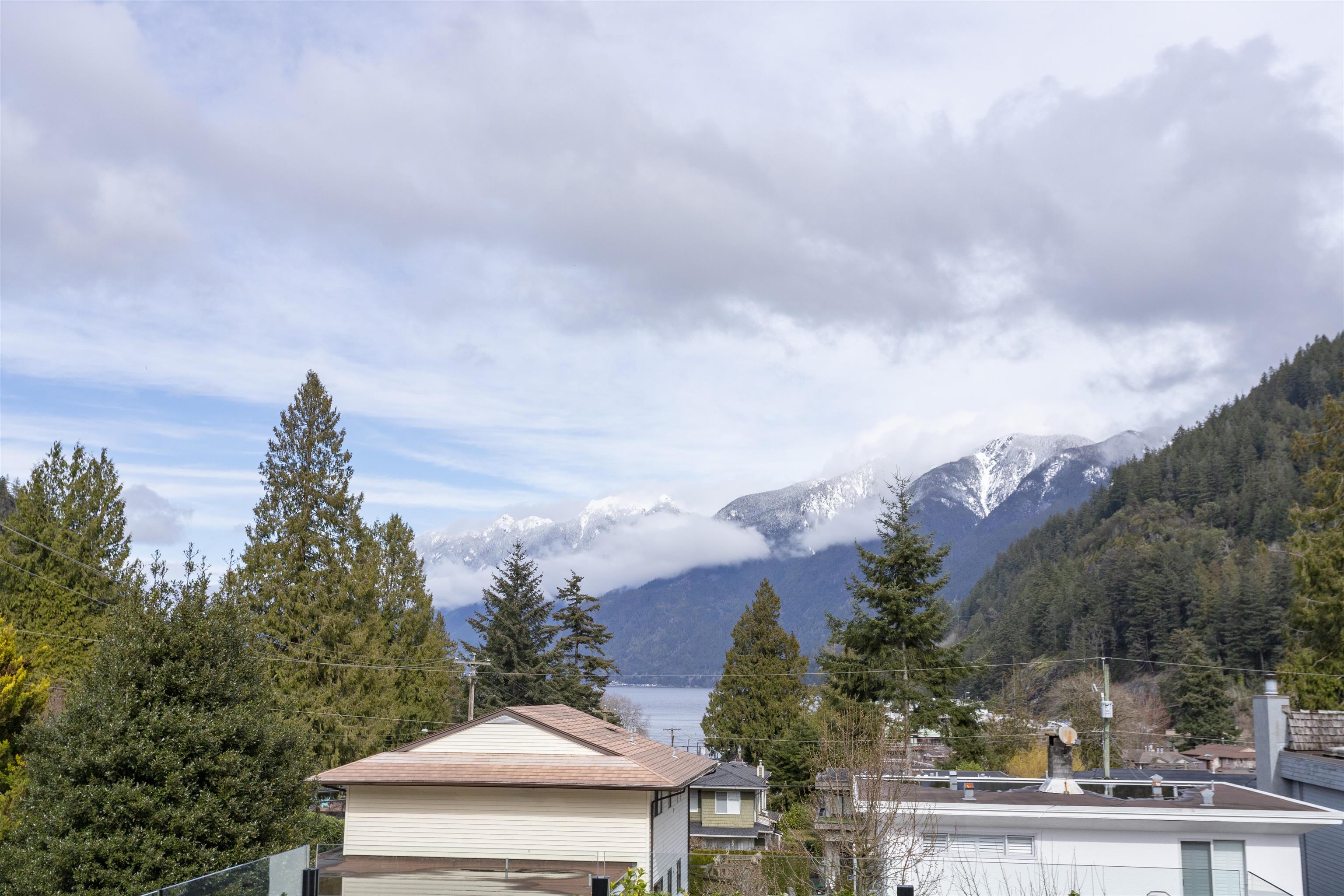 Listing image of 6389 CHATHAM STREET