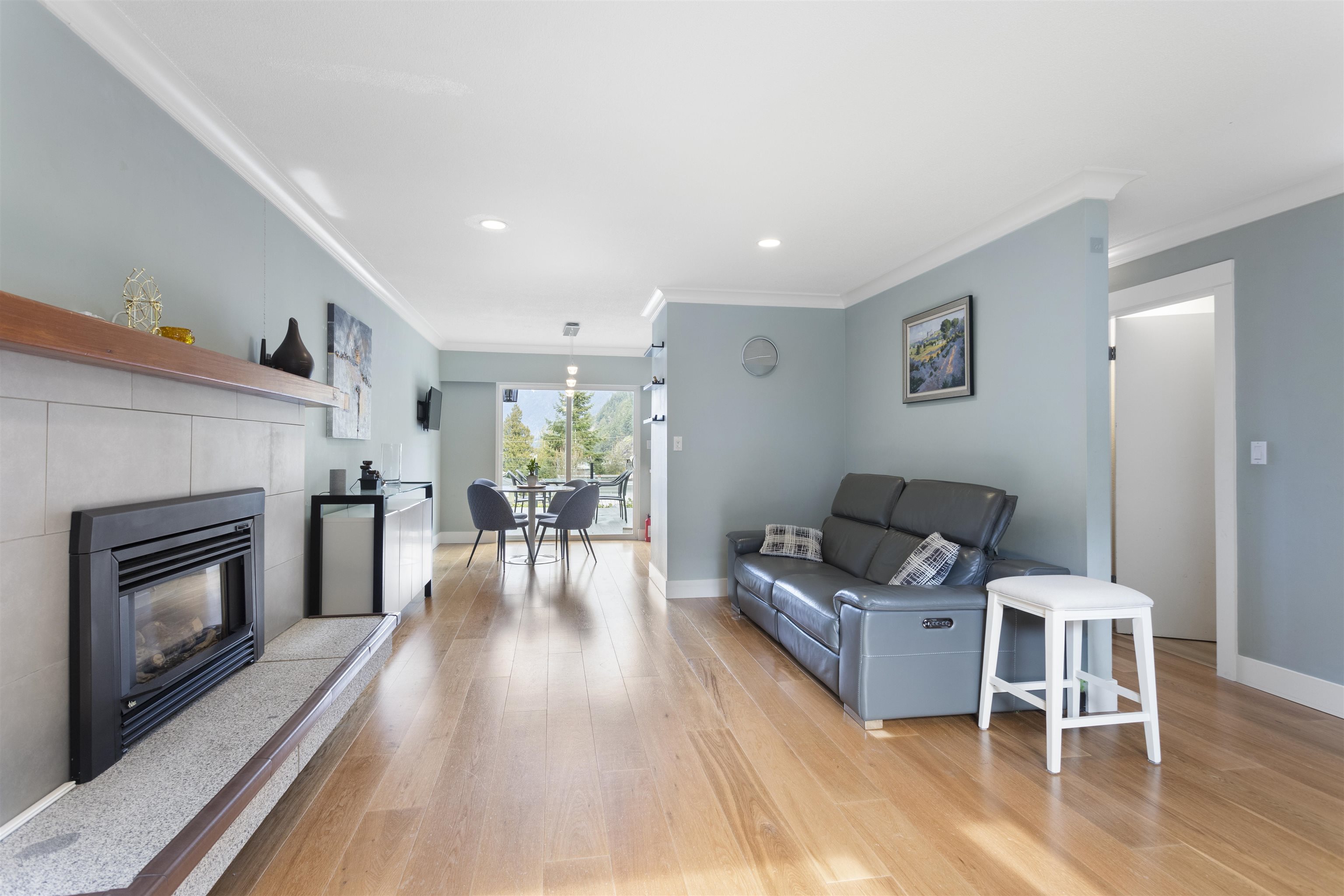 Listing image of 6389 CHATHAM STREET