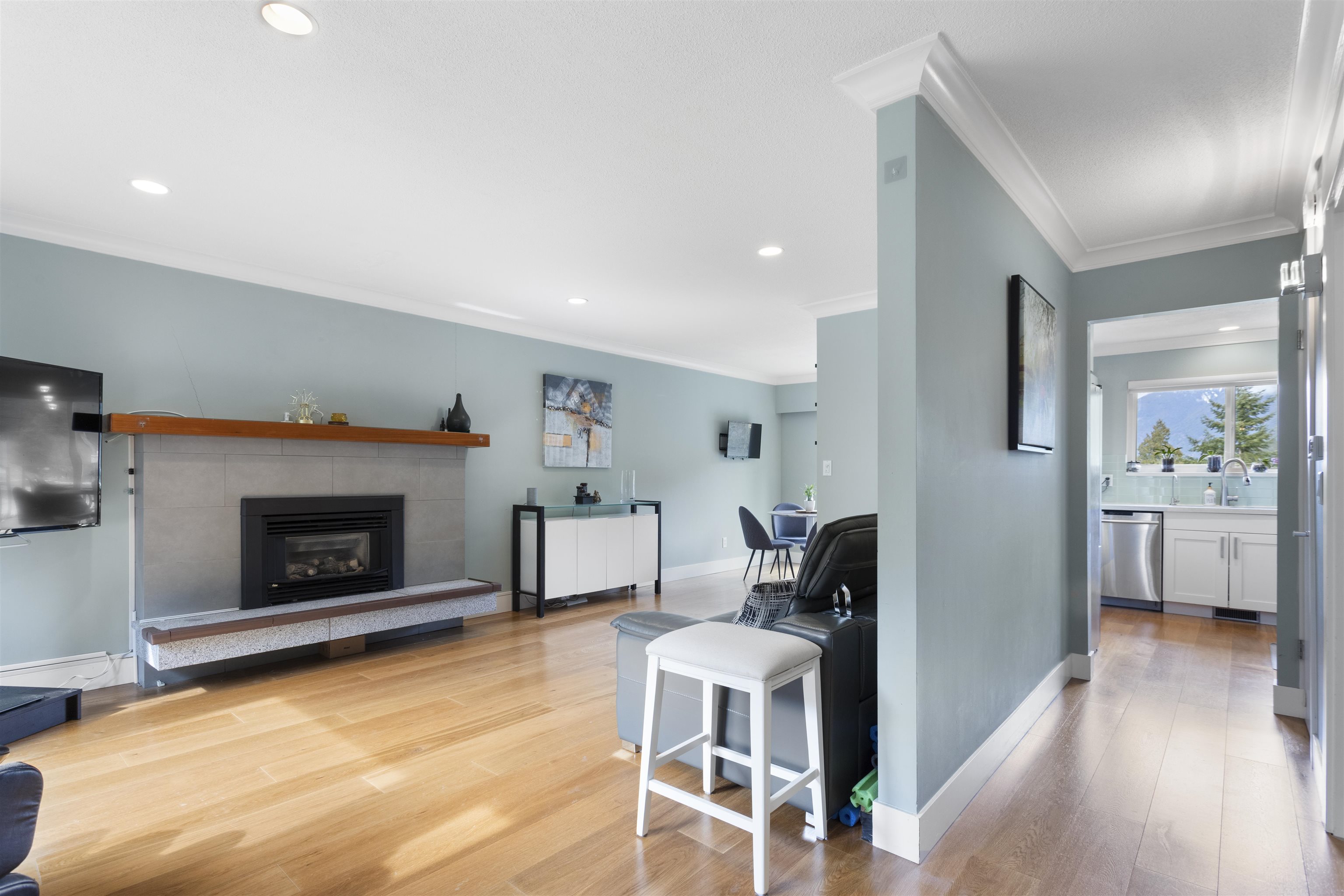 Listing image of 6389 CHATHAM STREET