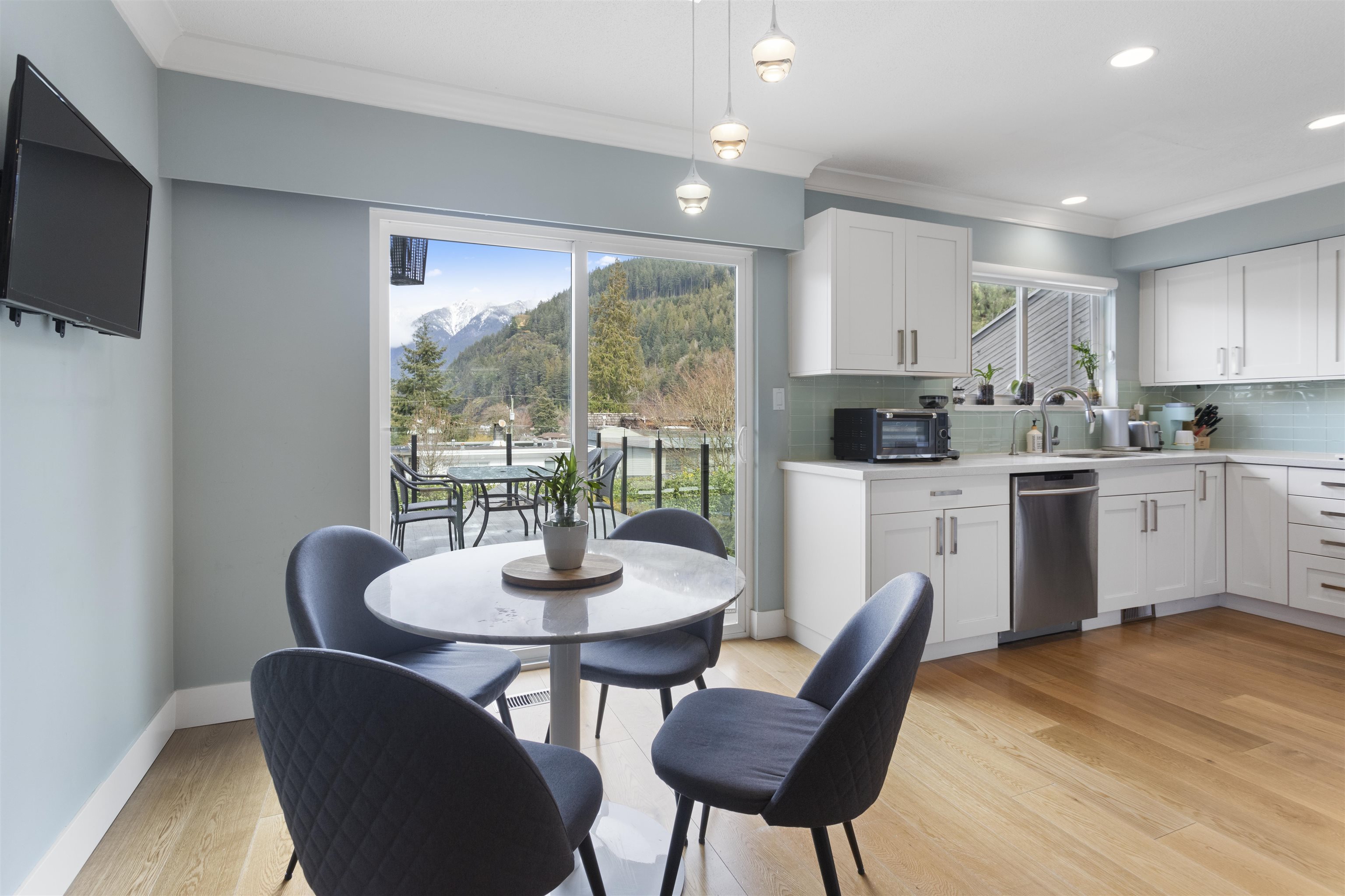 Listing image of 6389 CHATHAM STREET