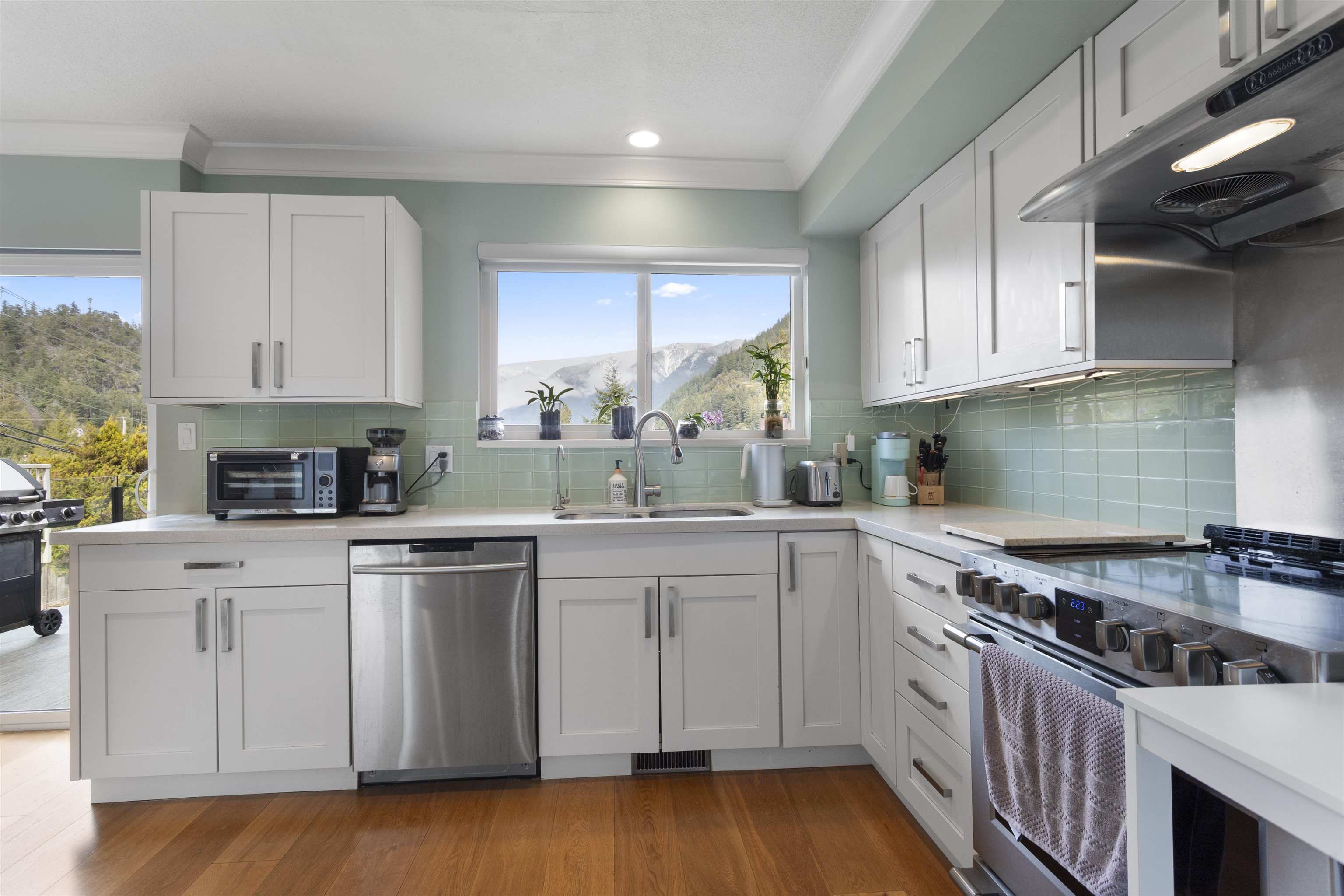 Listing image of 6389 CHATHAM STREET