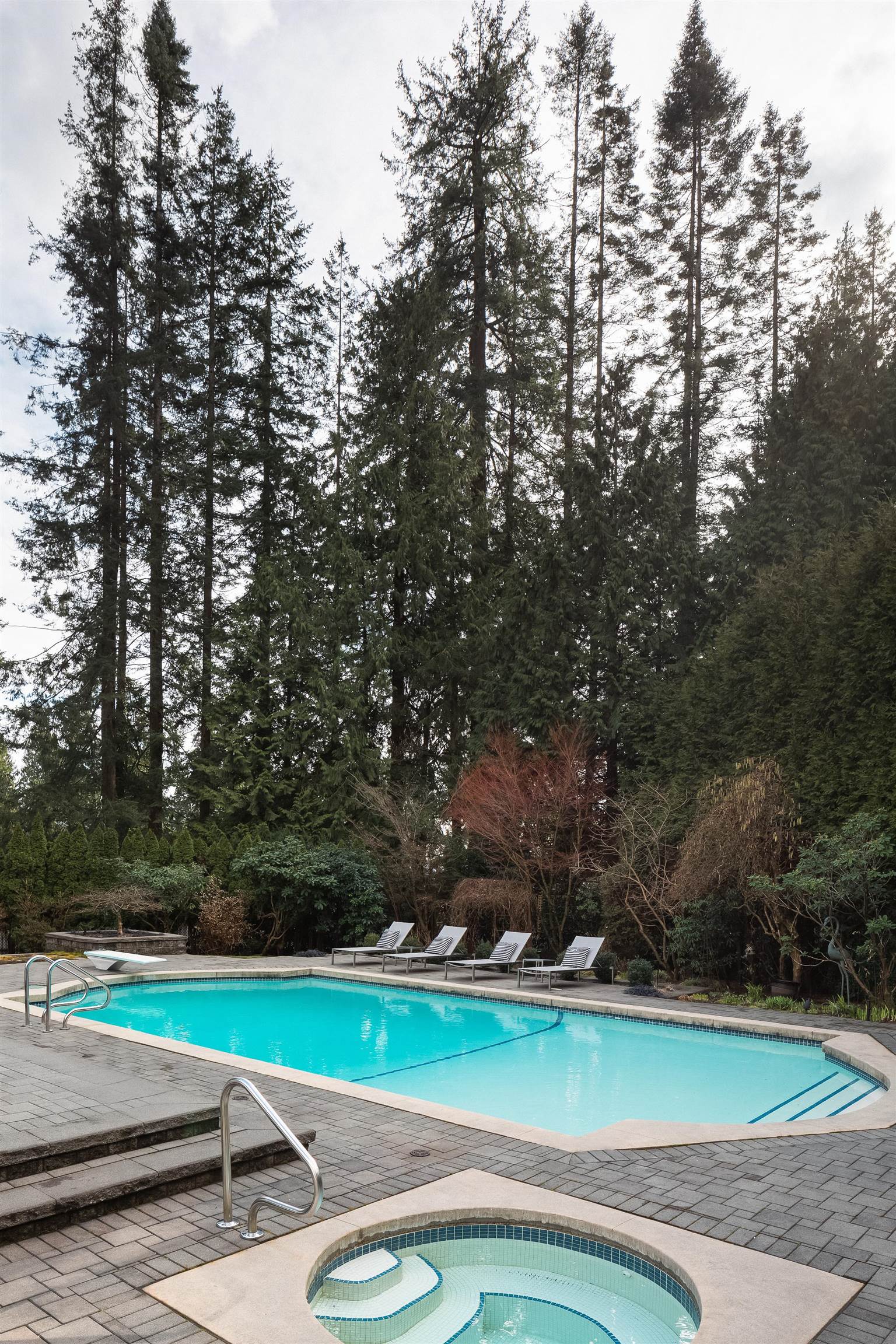Listing image of 425 RABBIT LANE