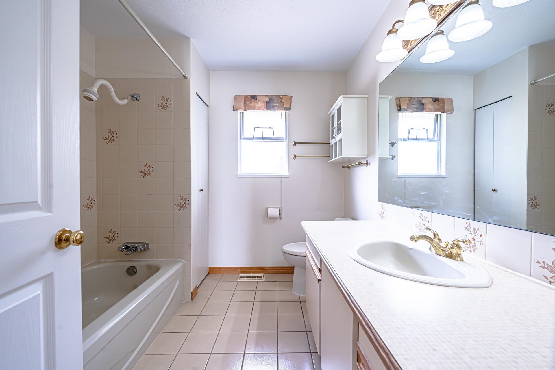 Listing image of 4130 RUSSELL COURT