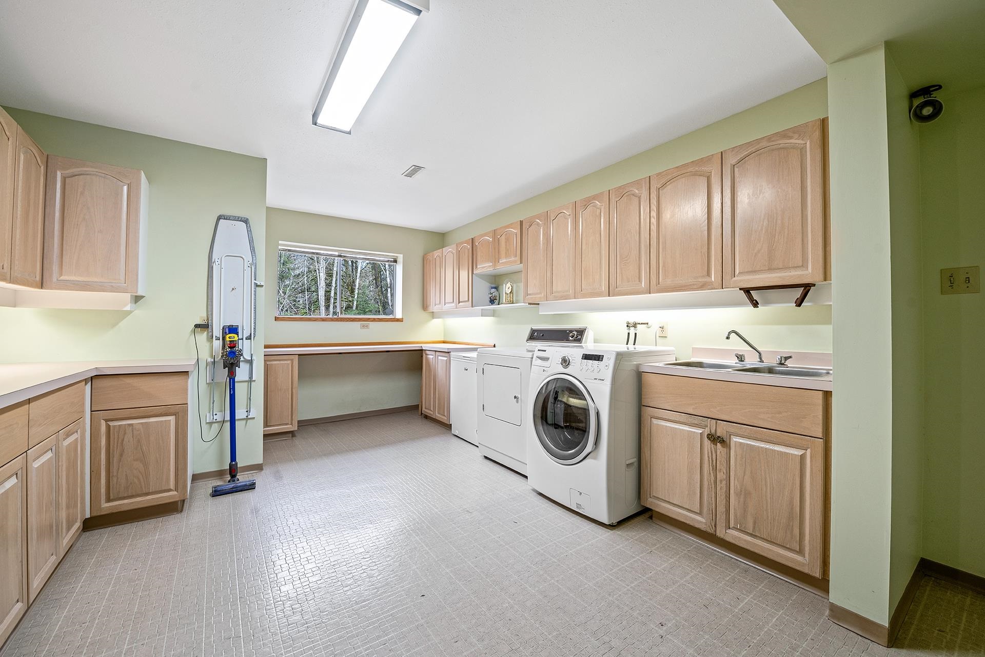 Listing image of 4130 RUSSELL COURT