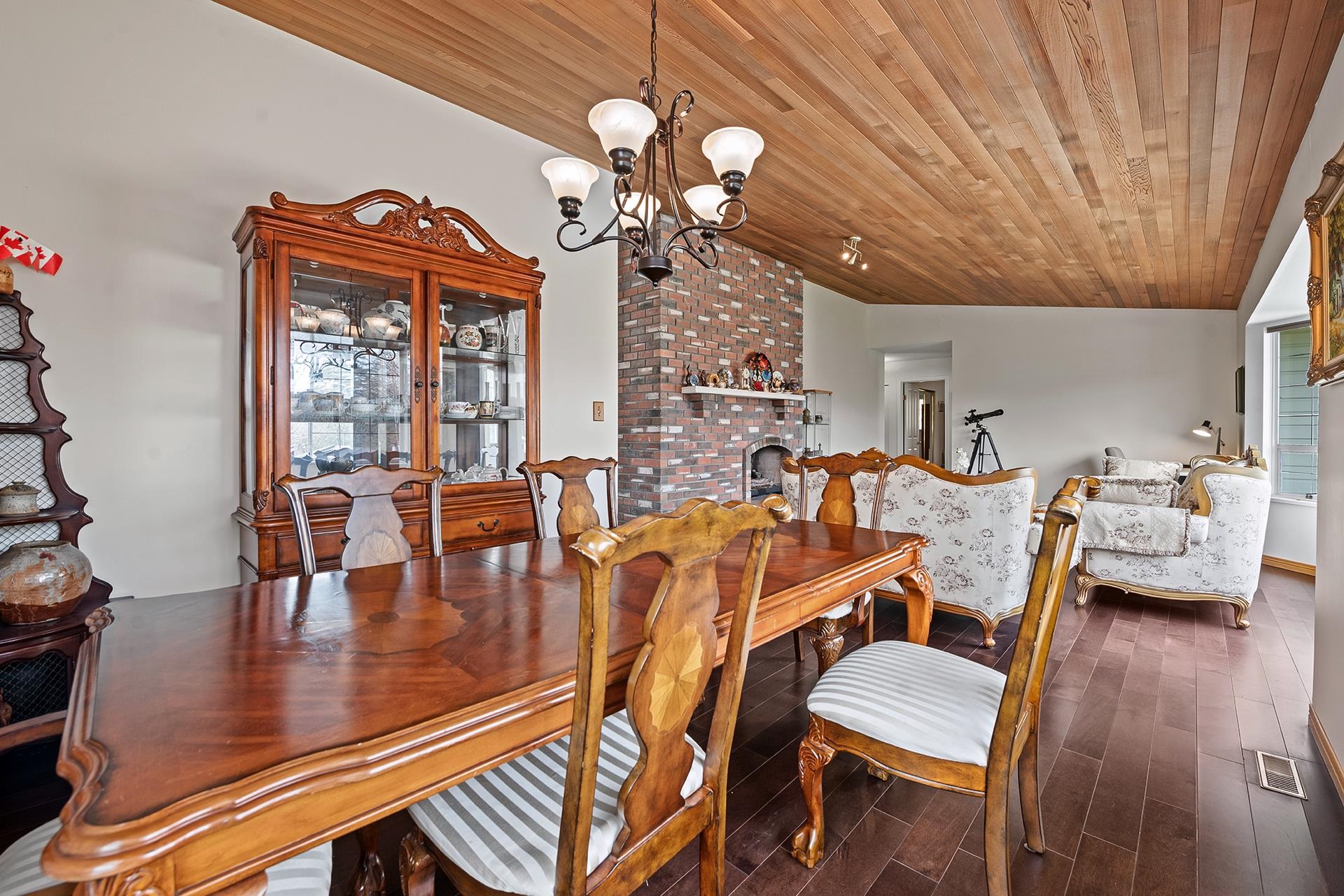 Listing image of 4130 RUSSELL COURT