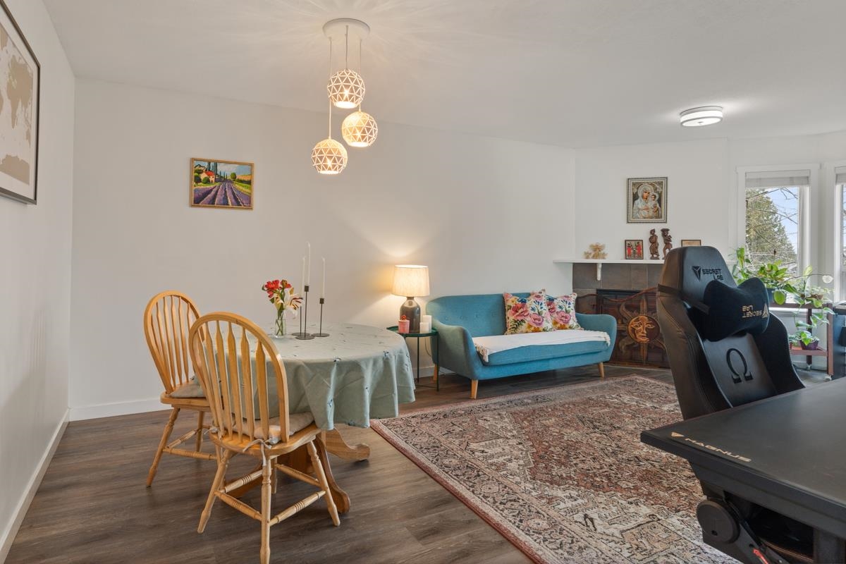 Listing image of 302 175 W 4TH STREET