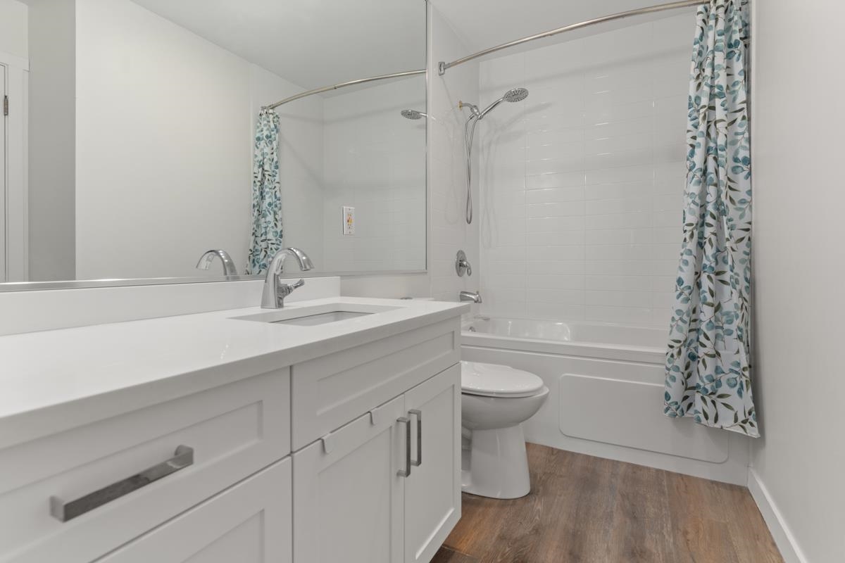 Listing image of 302 175 W 4TH STREET