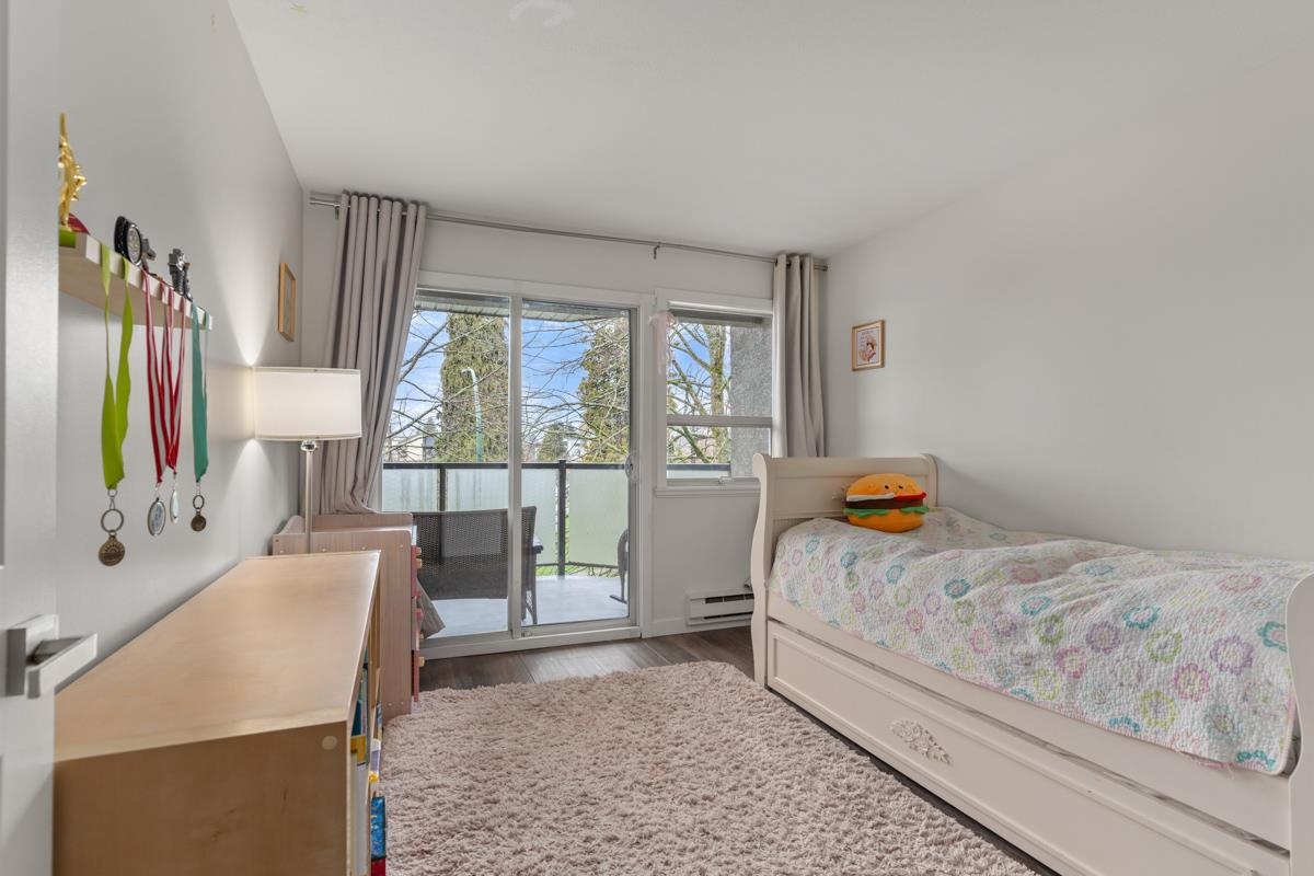 Listing image of 302 175 W 4TH STREET