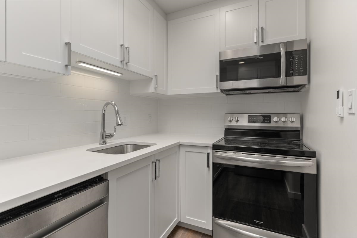 Listing image of 302 175 W 4TH STREET
