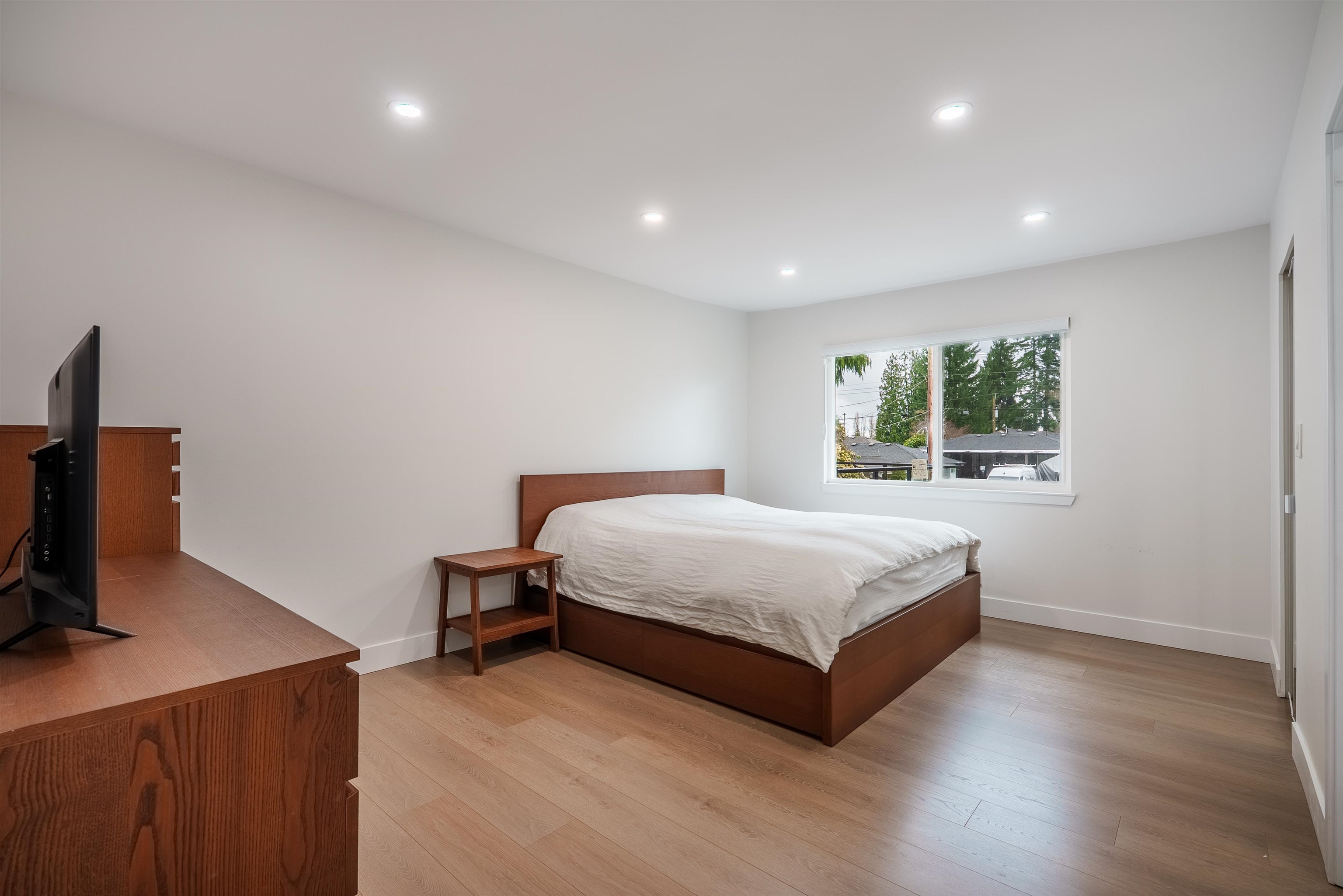 Listing image of 757 E 18TH STREET