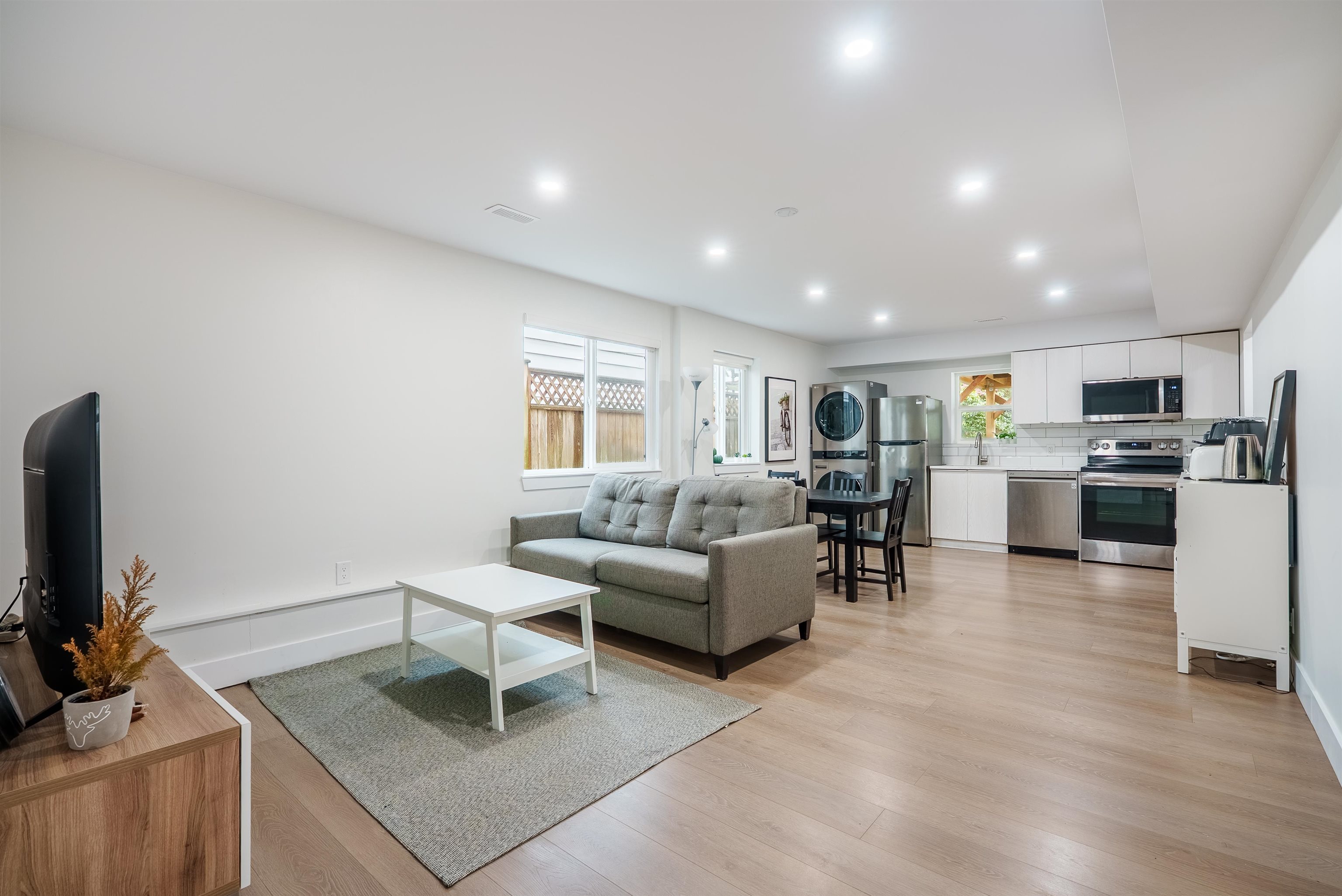Listing image of 757 E 18TH STREET