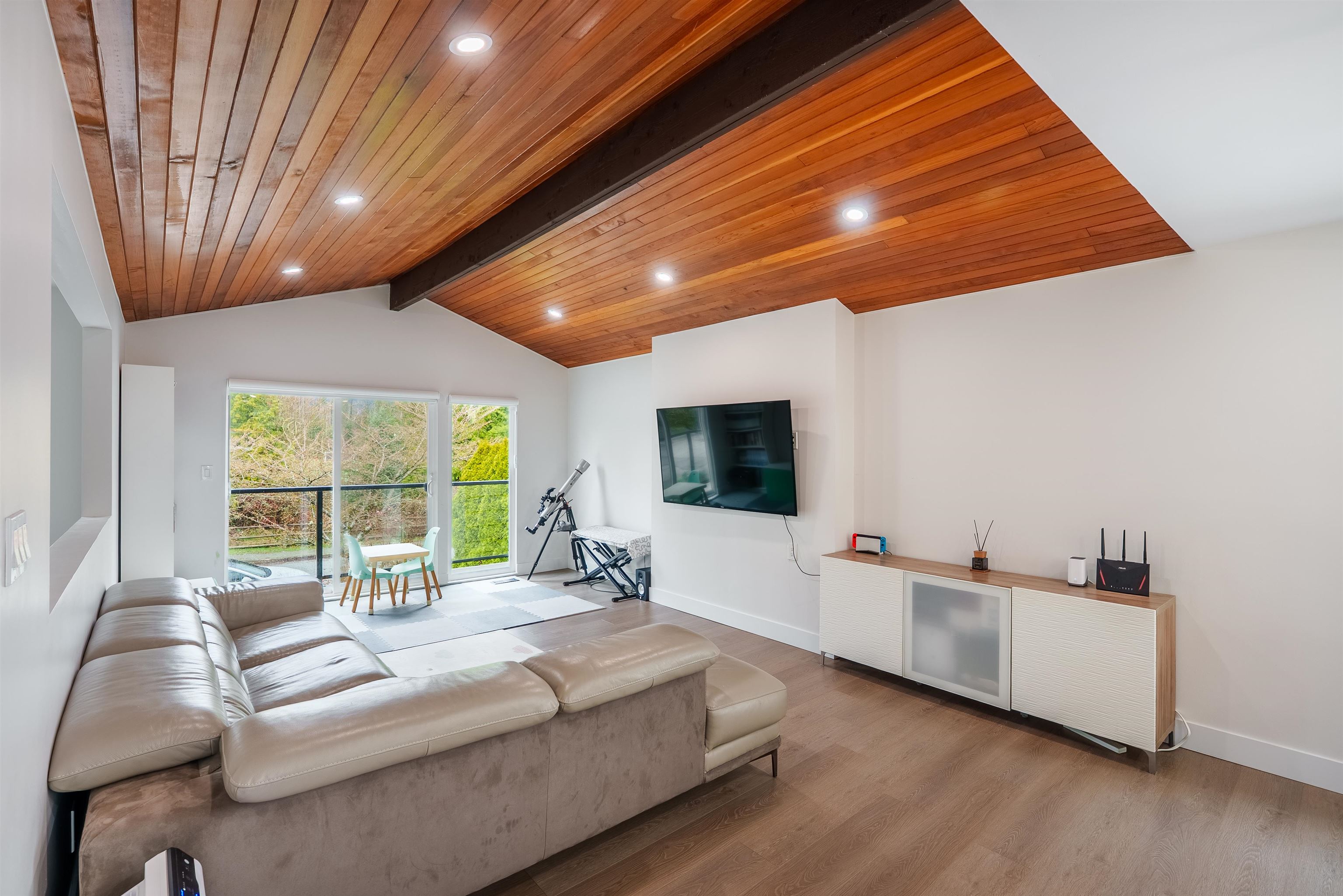 Listing image of 757 E 18TH STREET