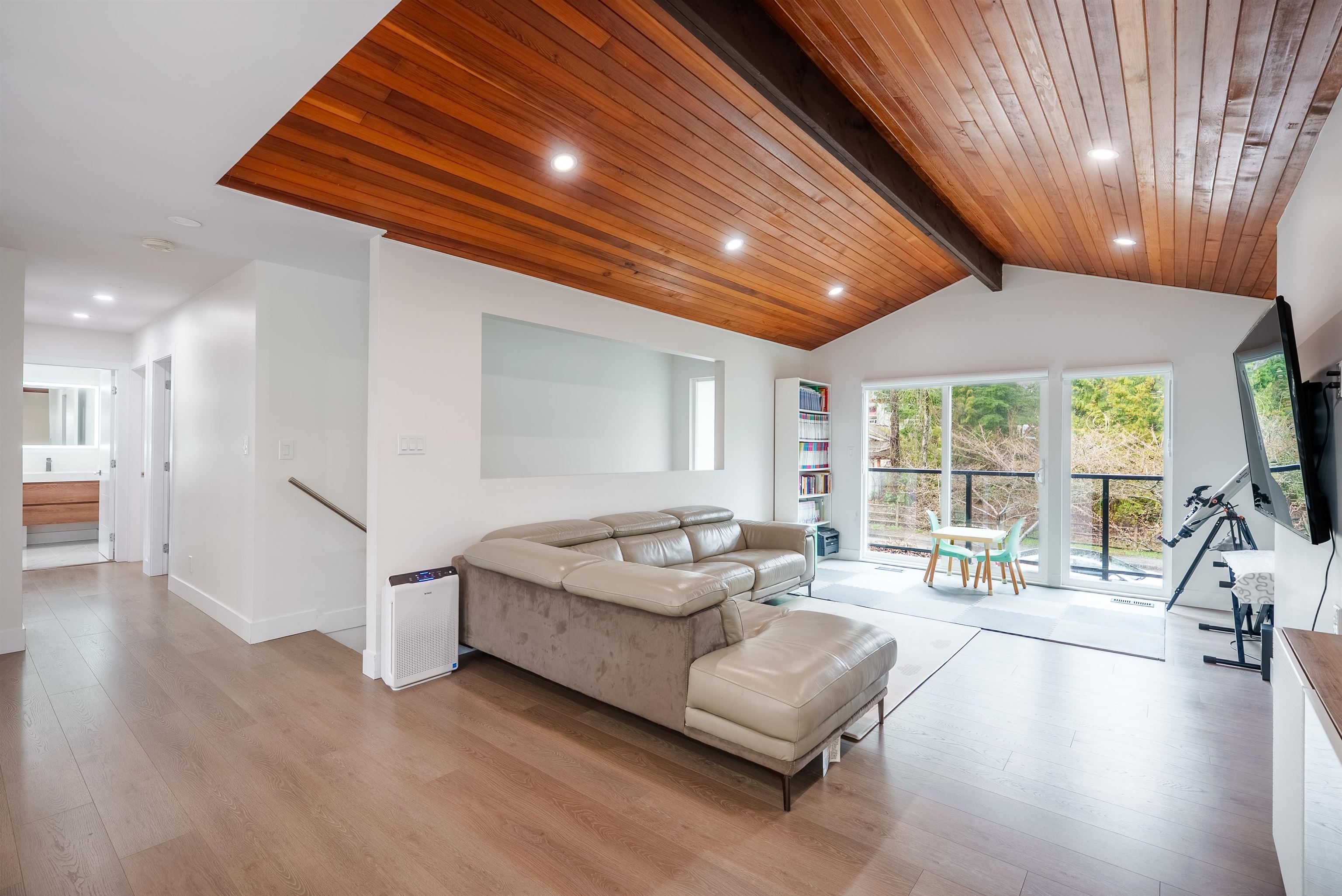 Listing image of 757 E 18TH STREET