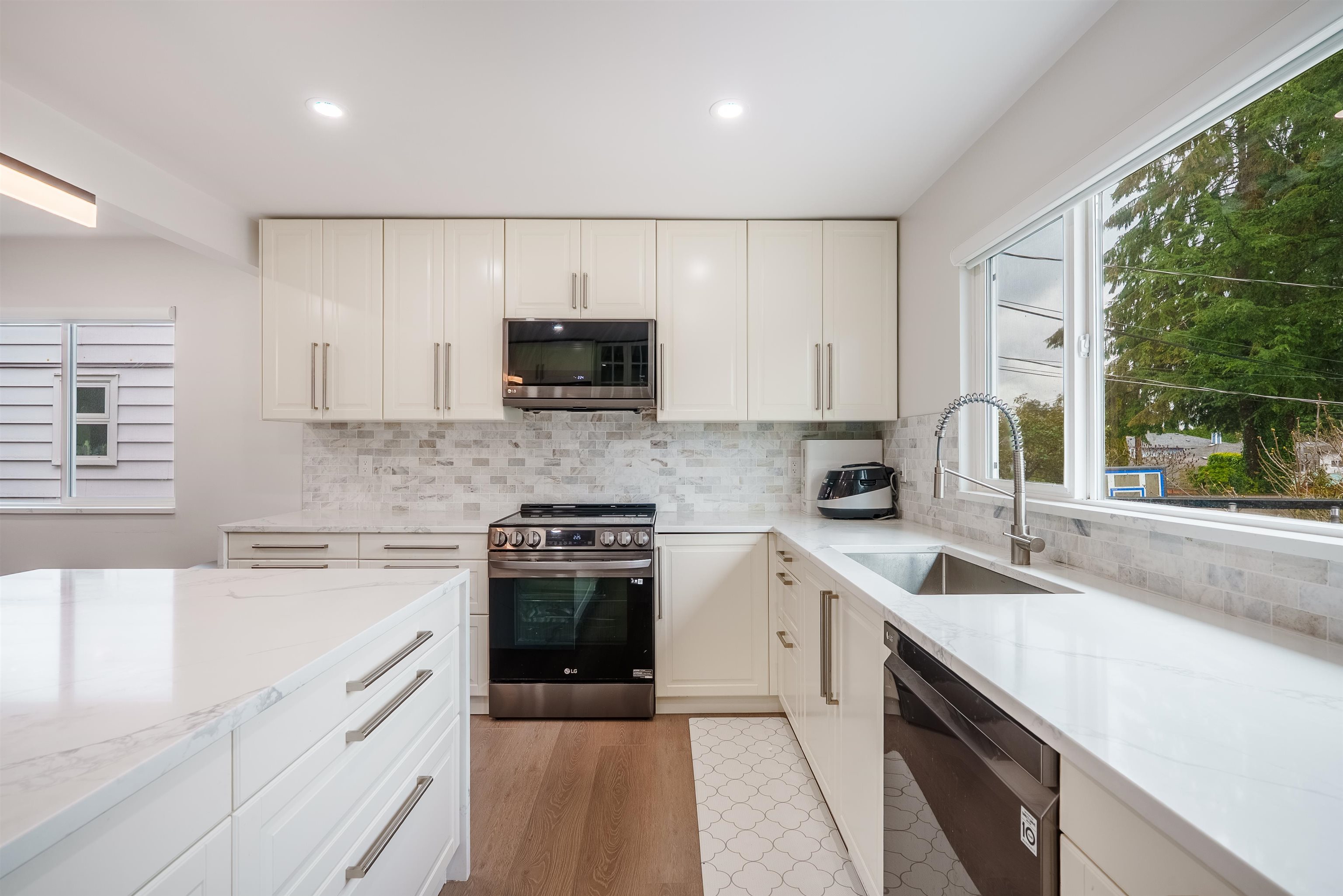 Listing image of 757 E 18TH STREET