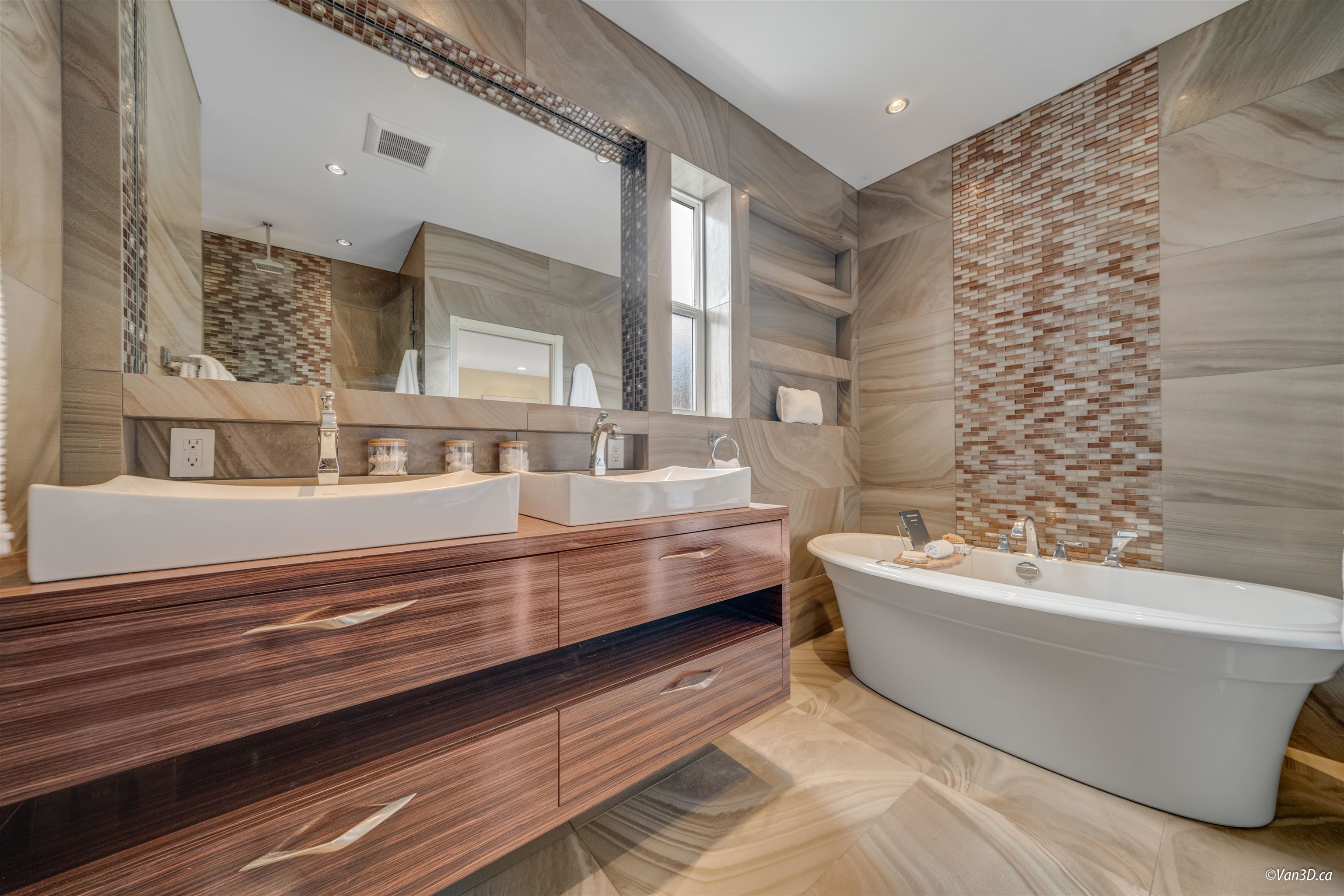 Listing image of 1165 DEEP COVE ROAD