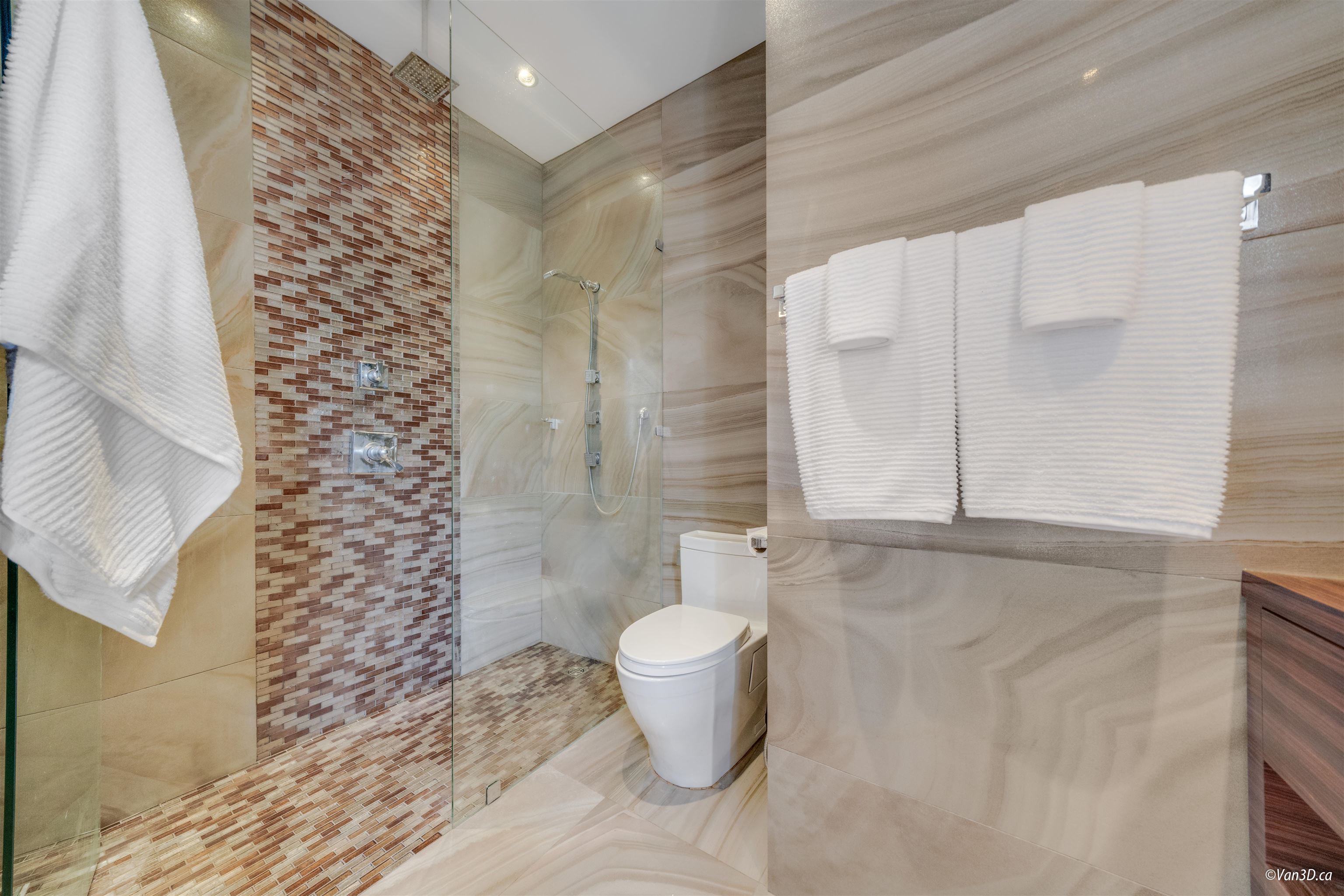 Listing image of 1165 DEEP COVE ROAD