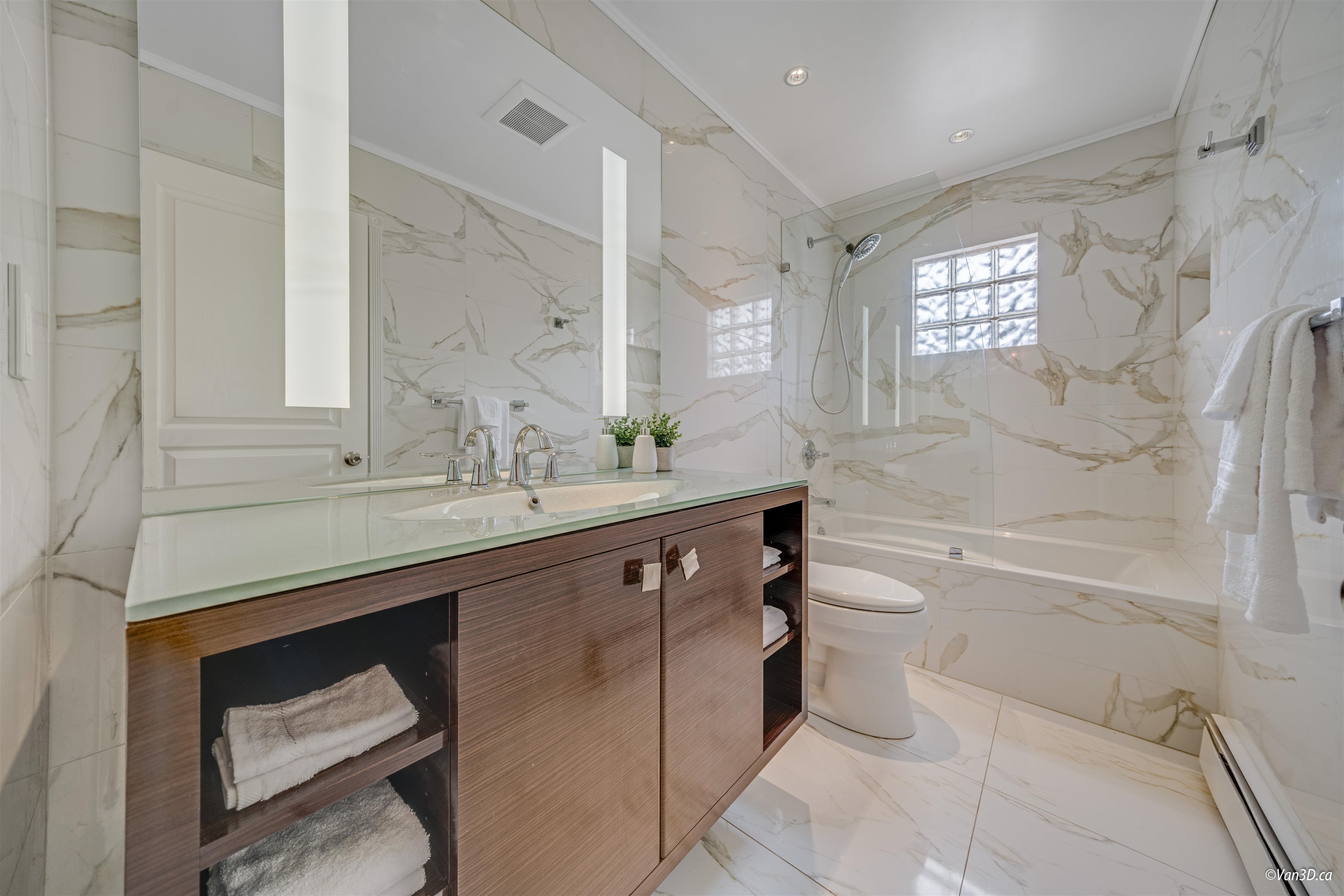 Listing image of 1165 DEEP COVE ROAD