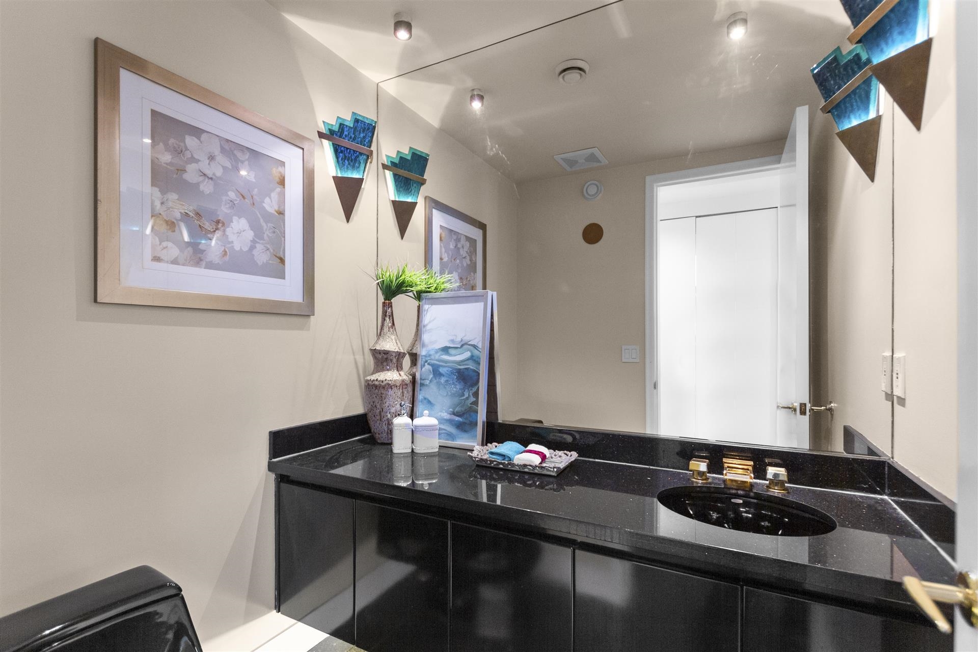 Listing image of 2780 ROSEBERY AVENUE