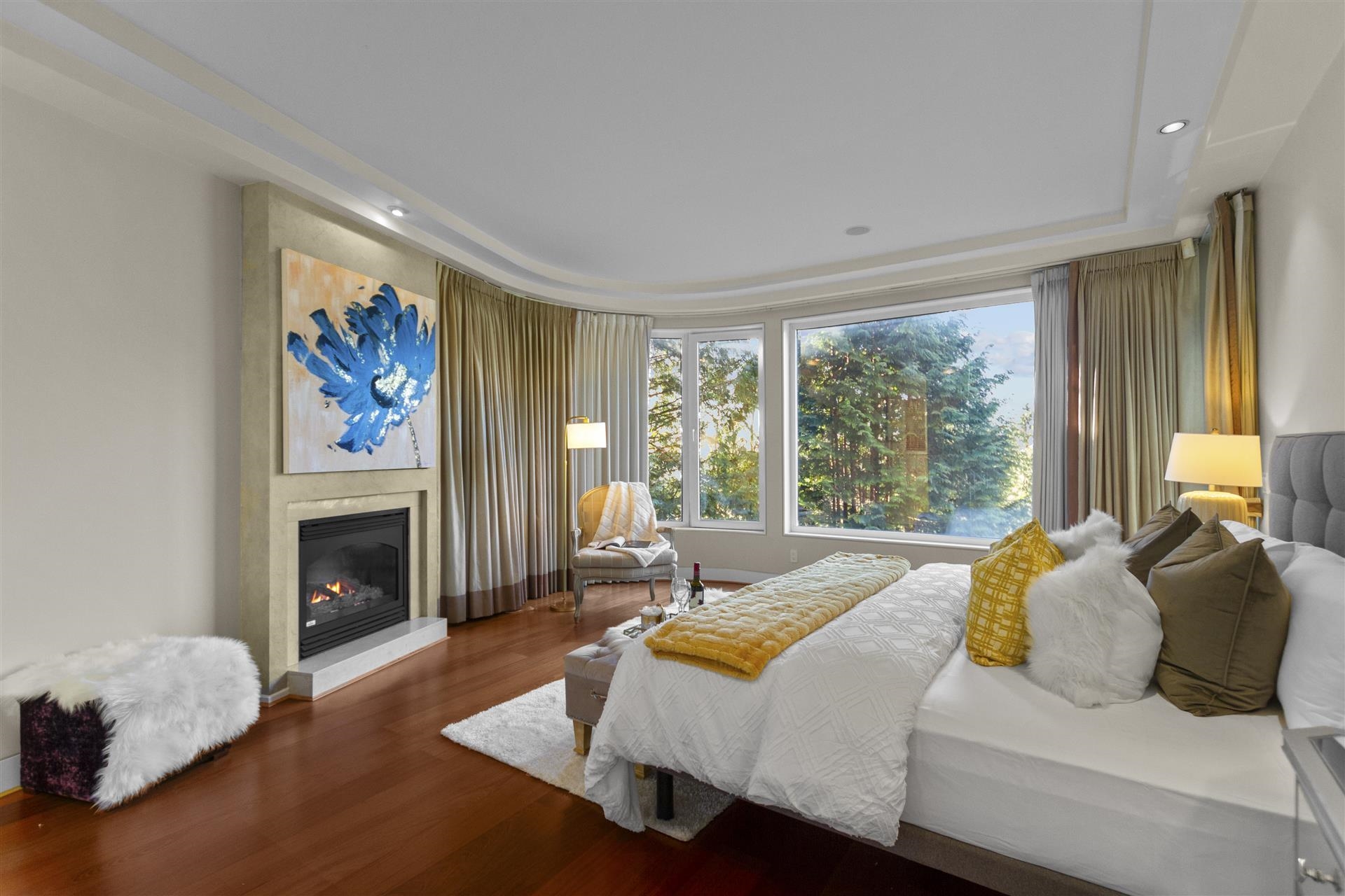 Listing image of 2780 ROSEBERY AVENUE