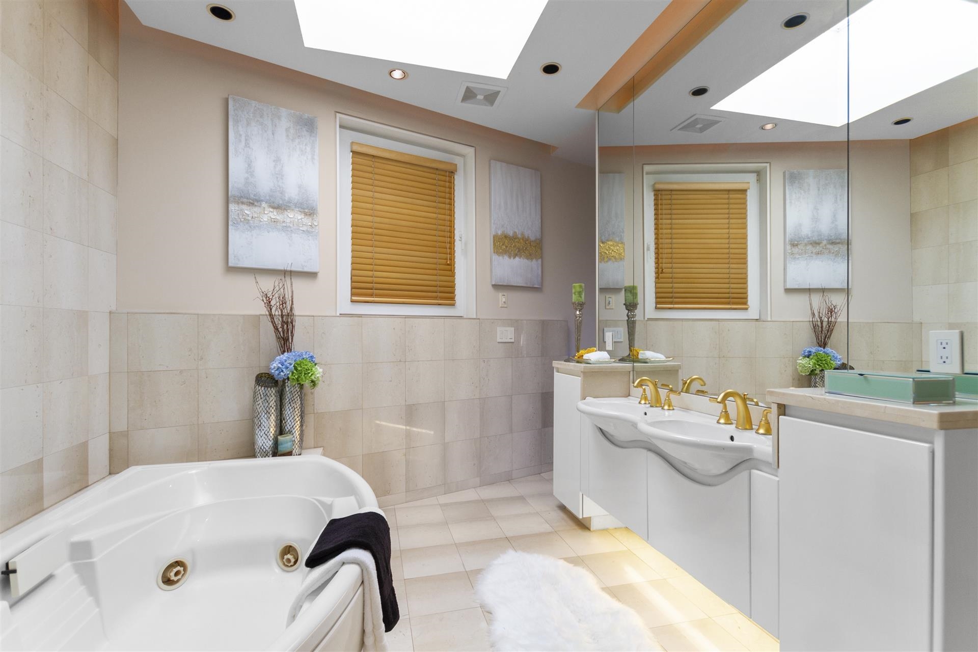 Listing image of 2780 ROSEBERY AVENUE
