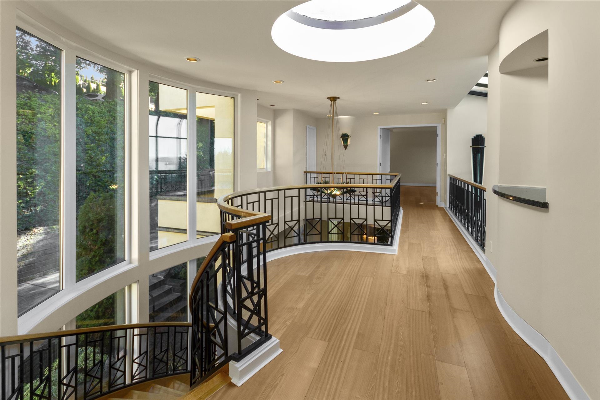 Listing image of 2780 ROSEBERY AVENUE