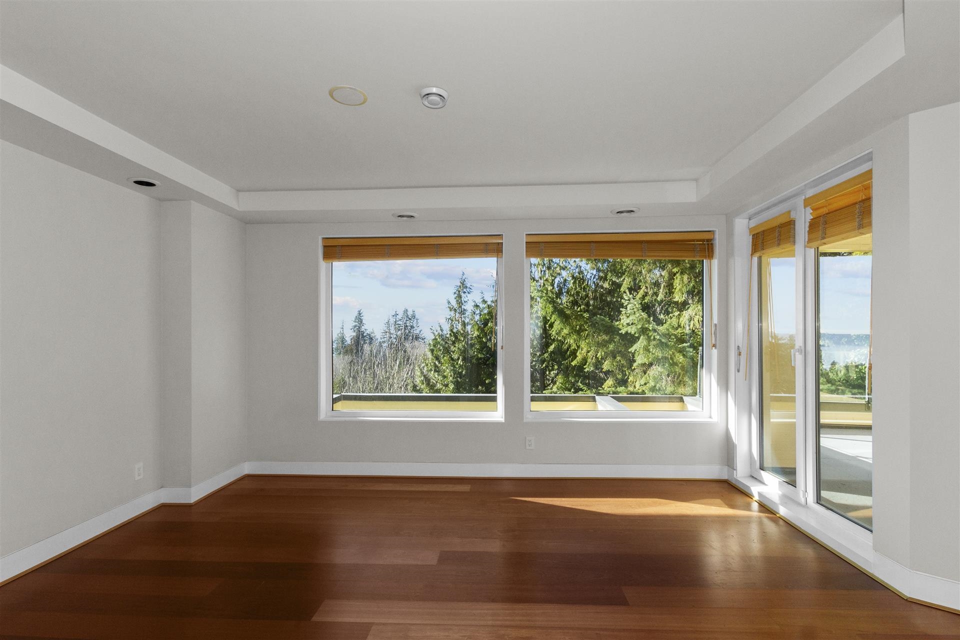 Listing image of 2780 ROSEBERY AVENUE
