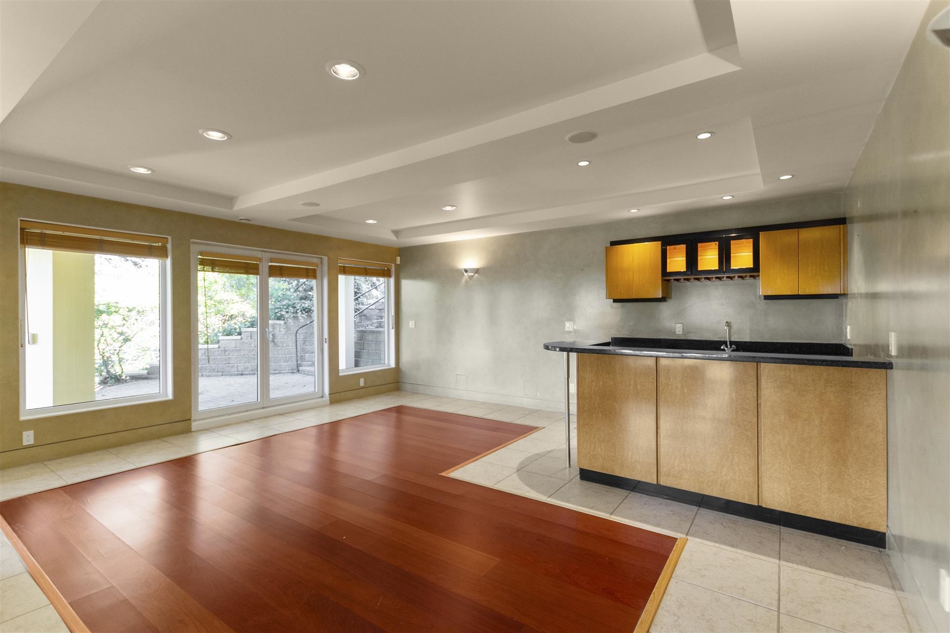 Listing image of 2780 ROSEBERY AVENUE