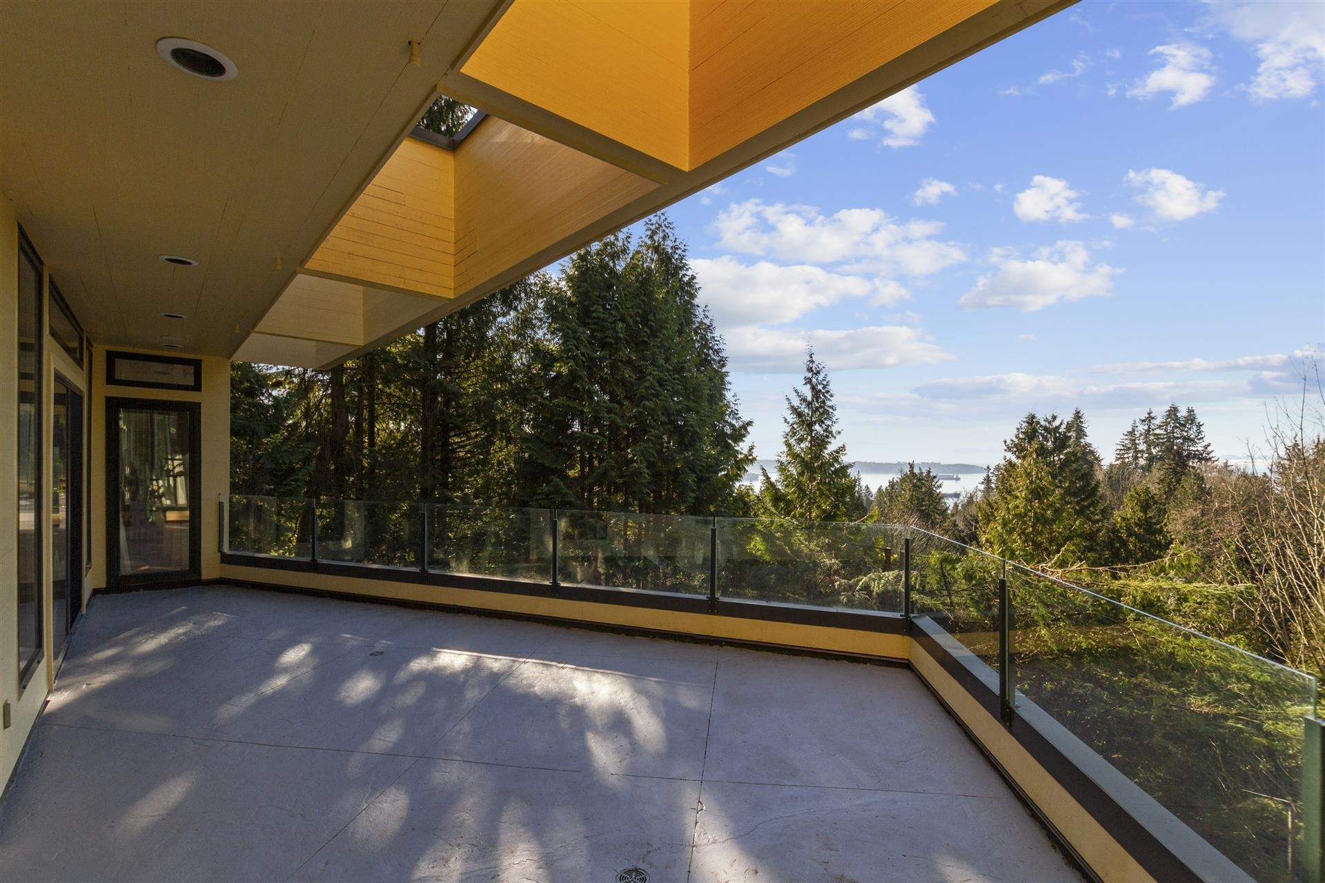 Listing image of 2780 ROSEBERY AVENUE