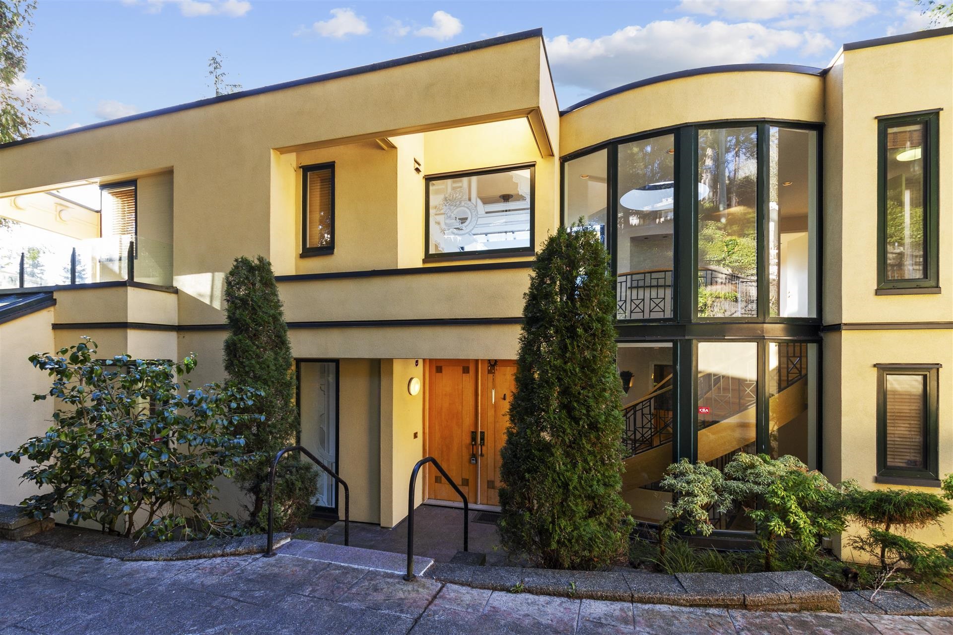 Listing image of 2780 ROSEBERY AVENUE