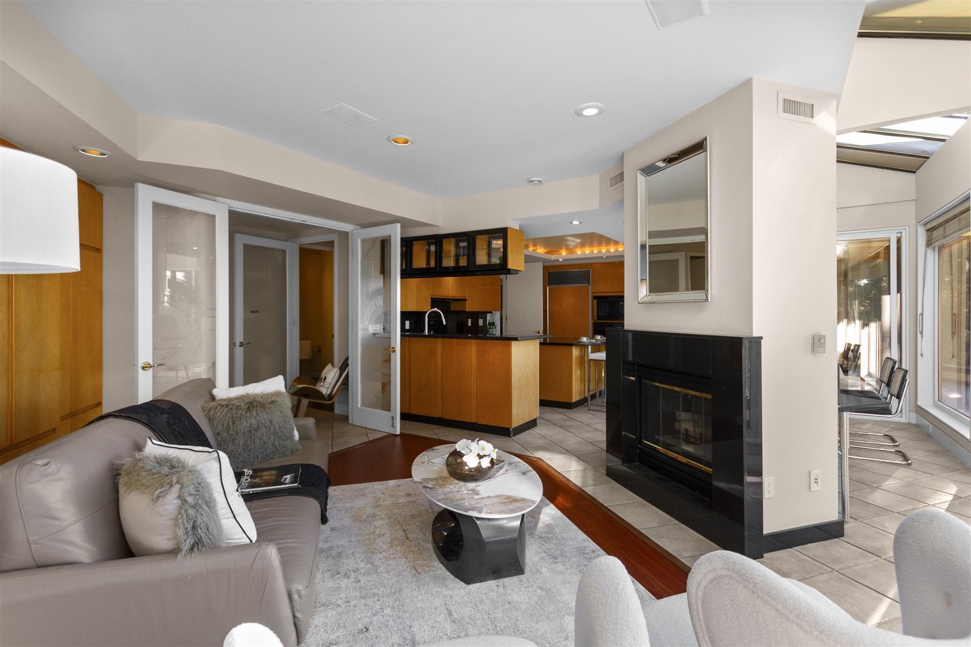 Listing image of 2780 ROSEBERY AVENUE
