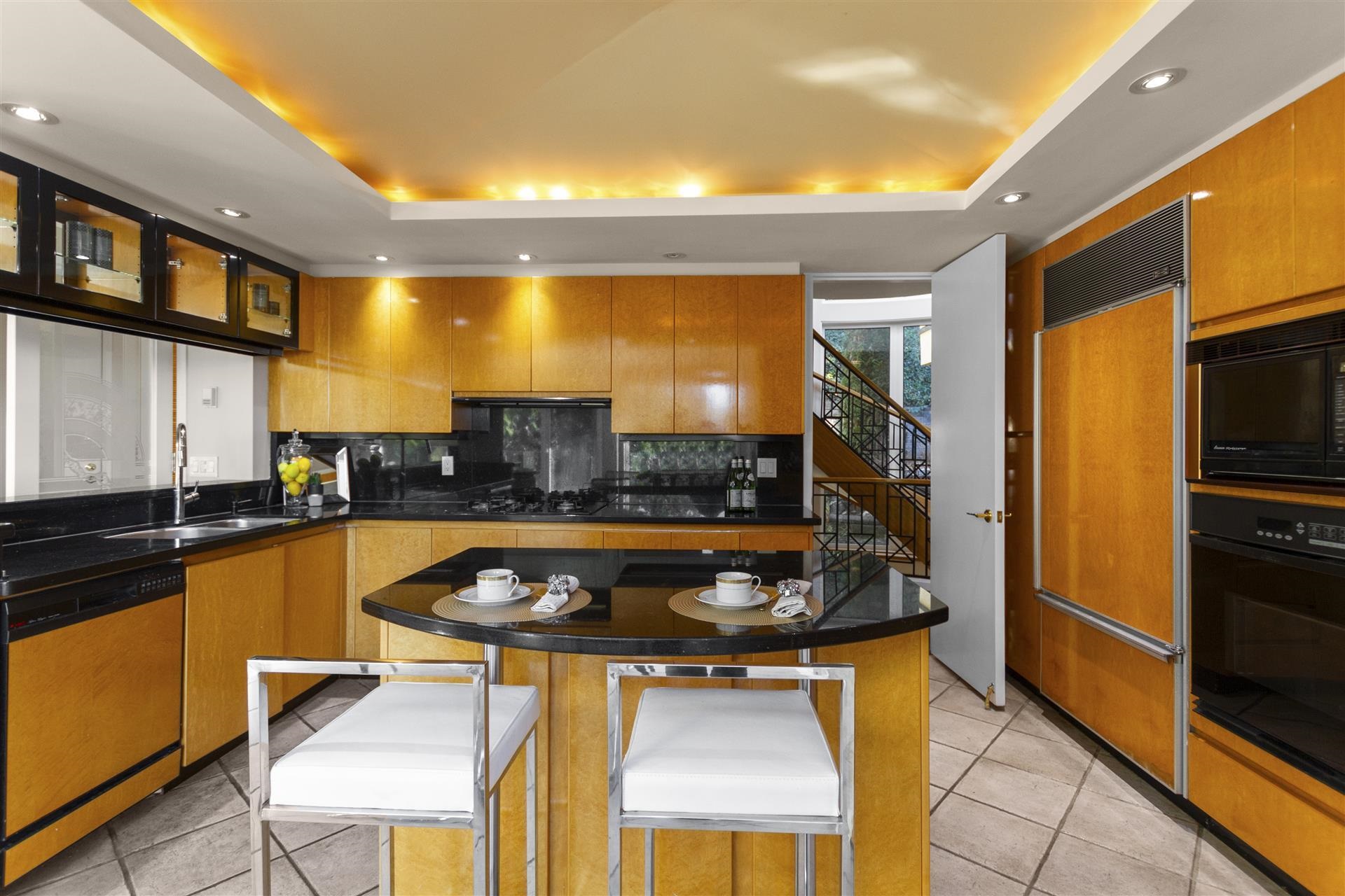 Listing image of 2780 ROSEBERY AVENUE